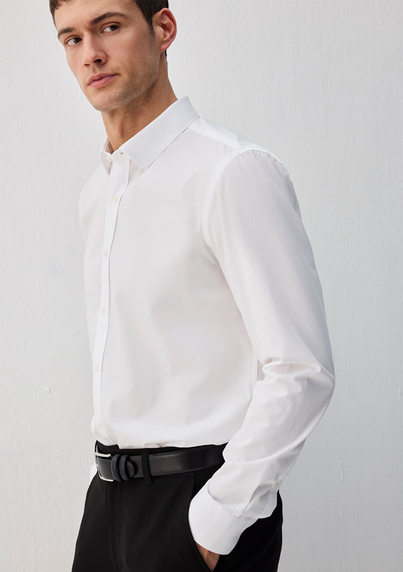  Mavi Kolay Ütülenebilir Beyaz Gömlek Slim Fit / Dar Kesim 0211571-620