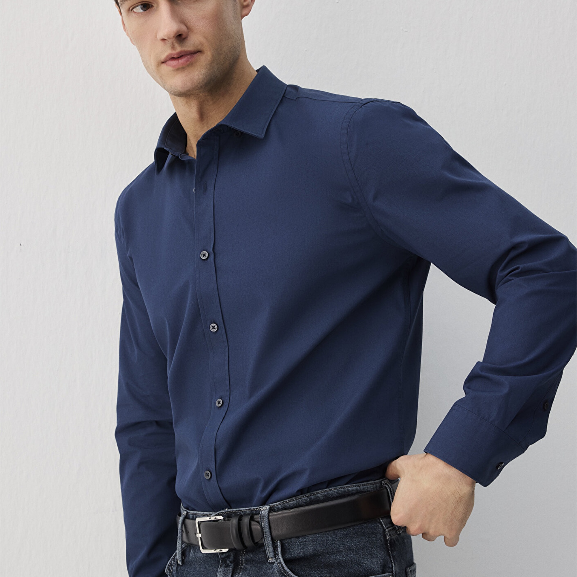 Mavi Kolay Ütülenebilir Lacivert Gömlek Slim Fit / Dar Kesim 0211571-70490