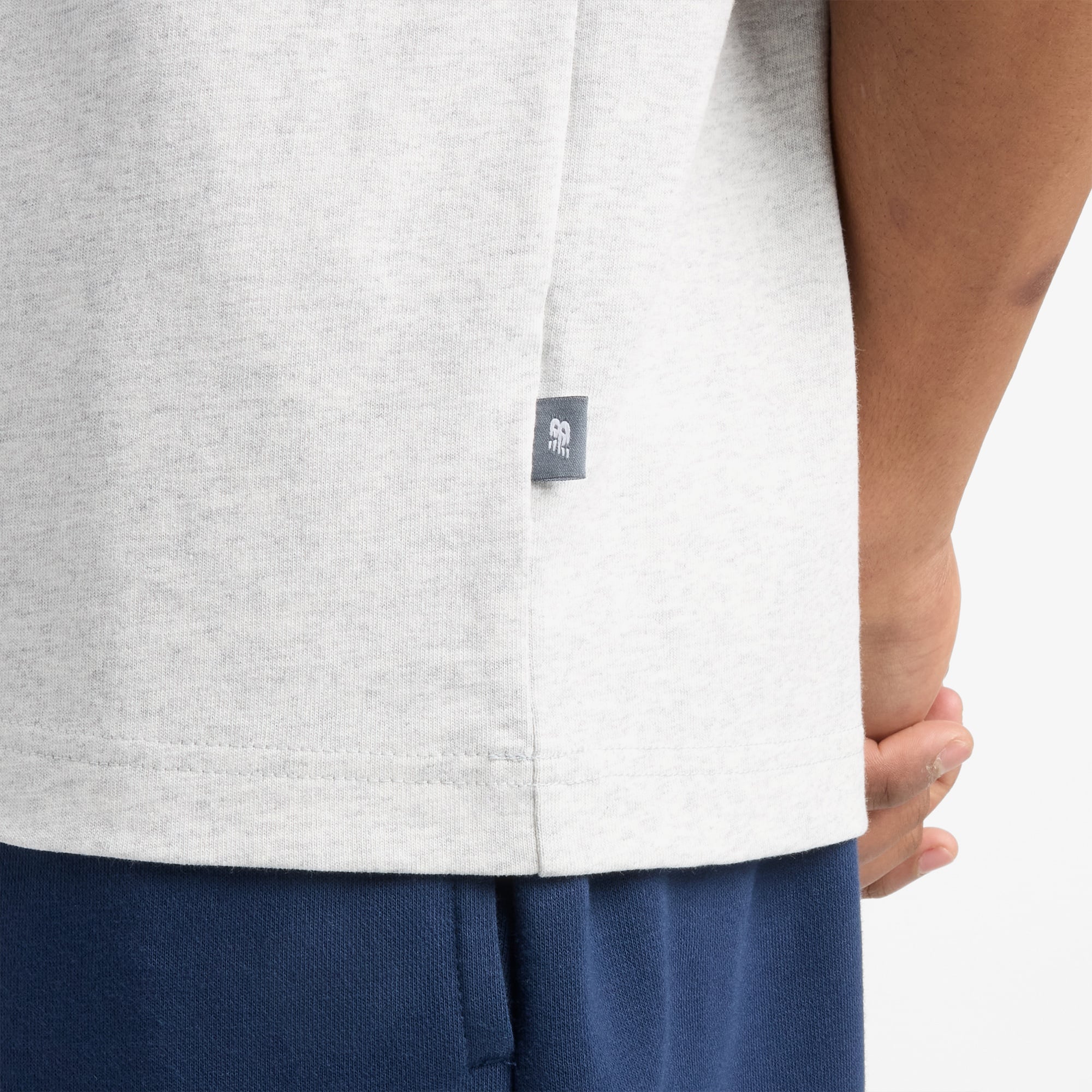 New Balance Varsity Graphic Erkek Beyaz T-Shirt