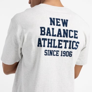  New Balance Varsity Graphic Erkek Beyaz T-Shirt