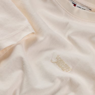  Tommy Jeans Cropped Gmd Script Open Back Kadın Beyaz T-Shirt