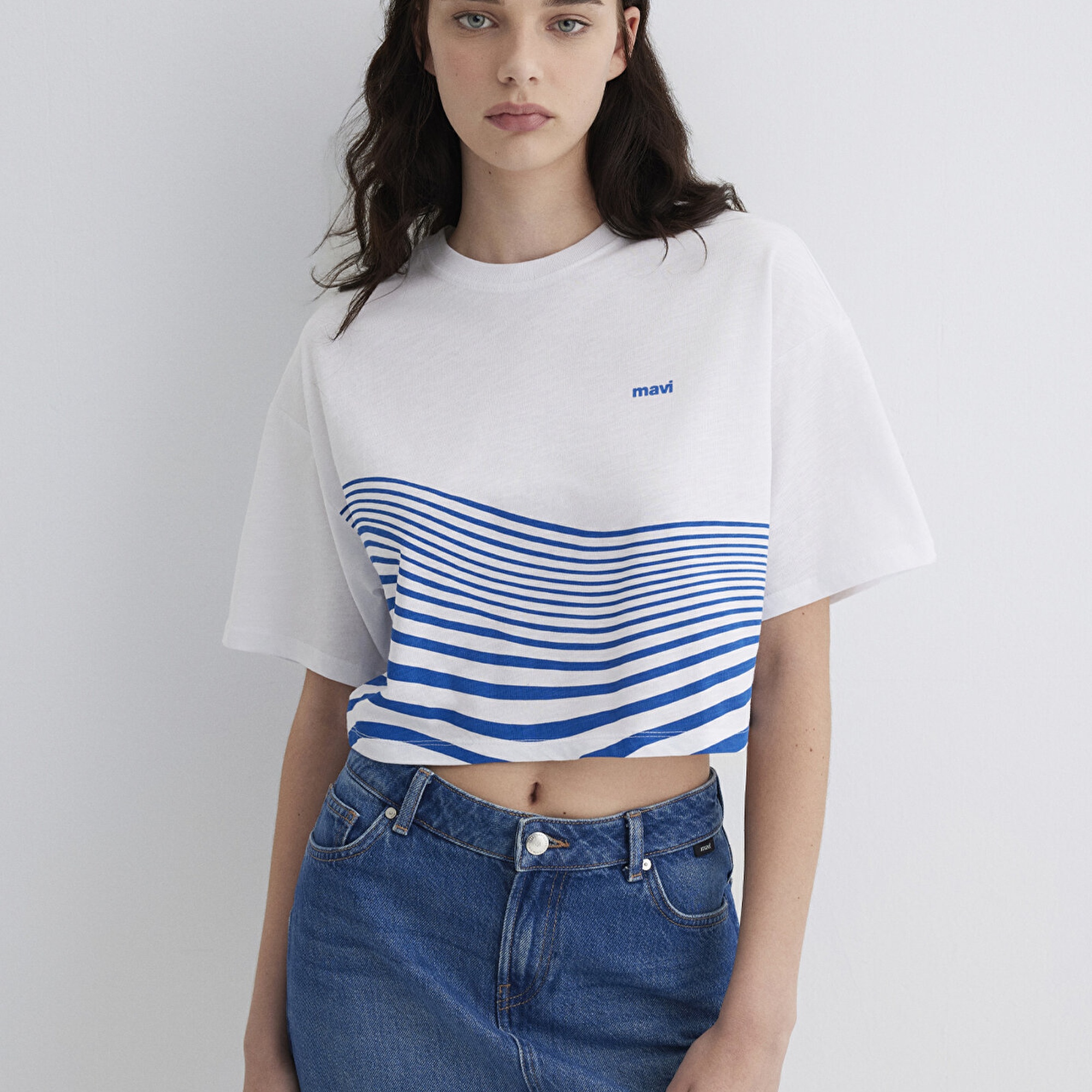Mavi Baskılı Beyaz Tişört Crop / Kısa Kesim 1613434-620