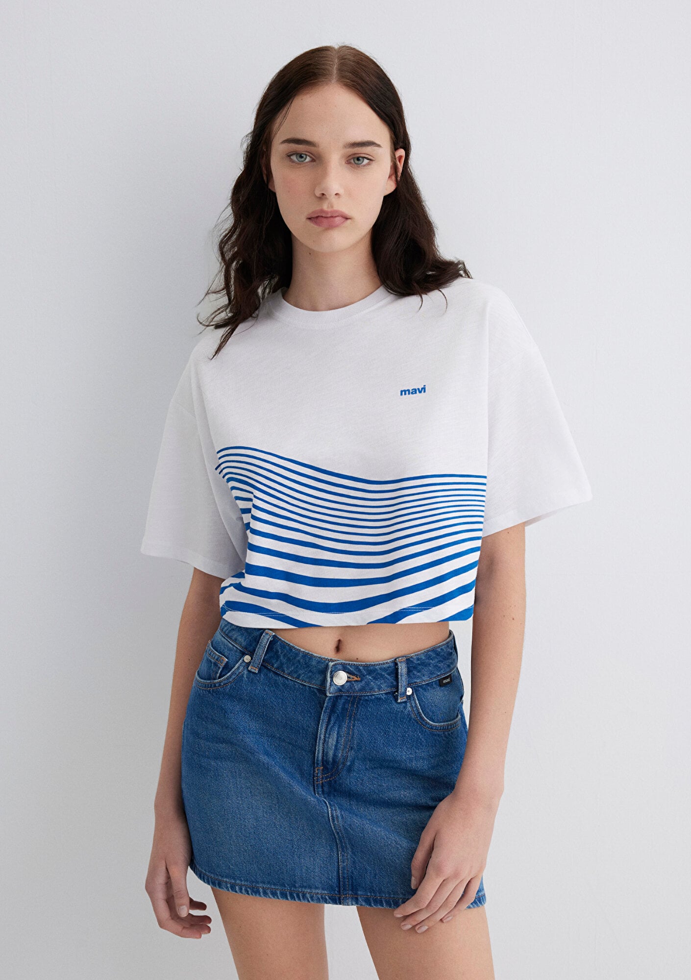  Mavi Baskılı Beyaz Tişört Crop / Kısa Kesim 1613434-620