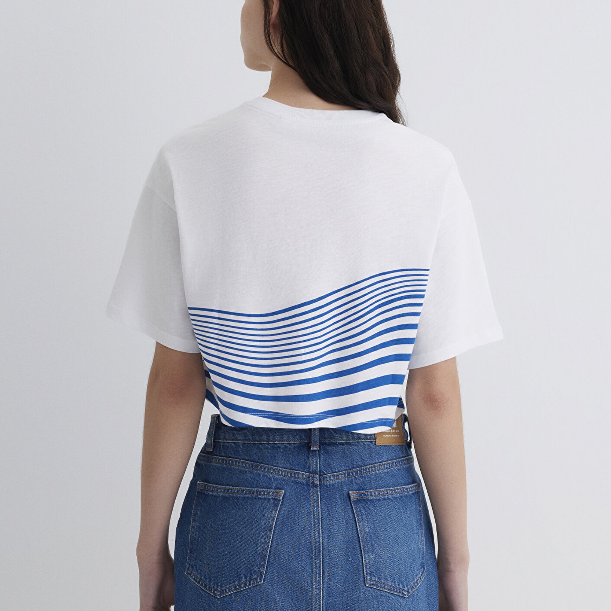 Mavi Baskılı Beyaz Tişört Crop / Kısa Kesim 1613434-620