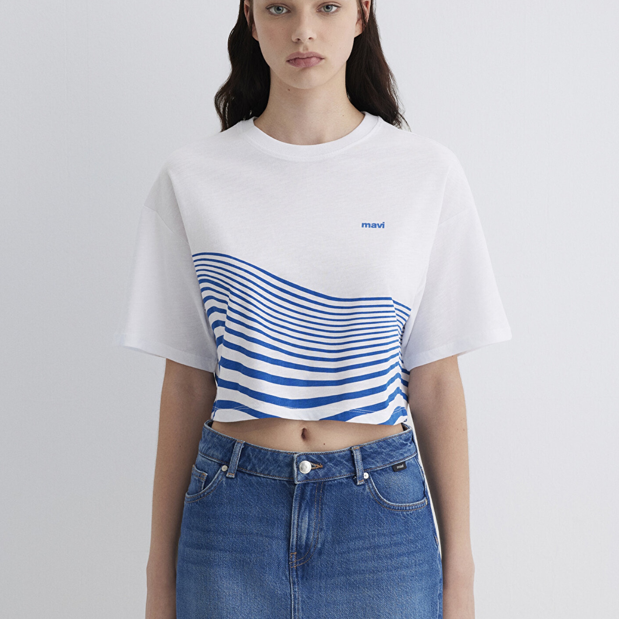 Mavi Baskılı Beyaz Tişört Crop / Kısa Kesim 1613434-620