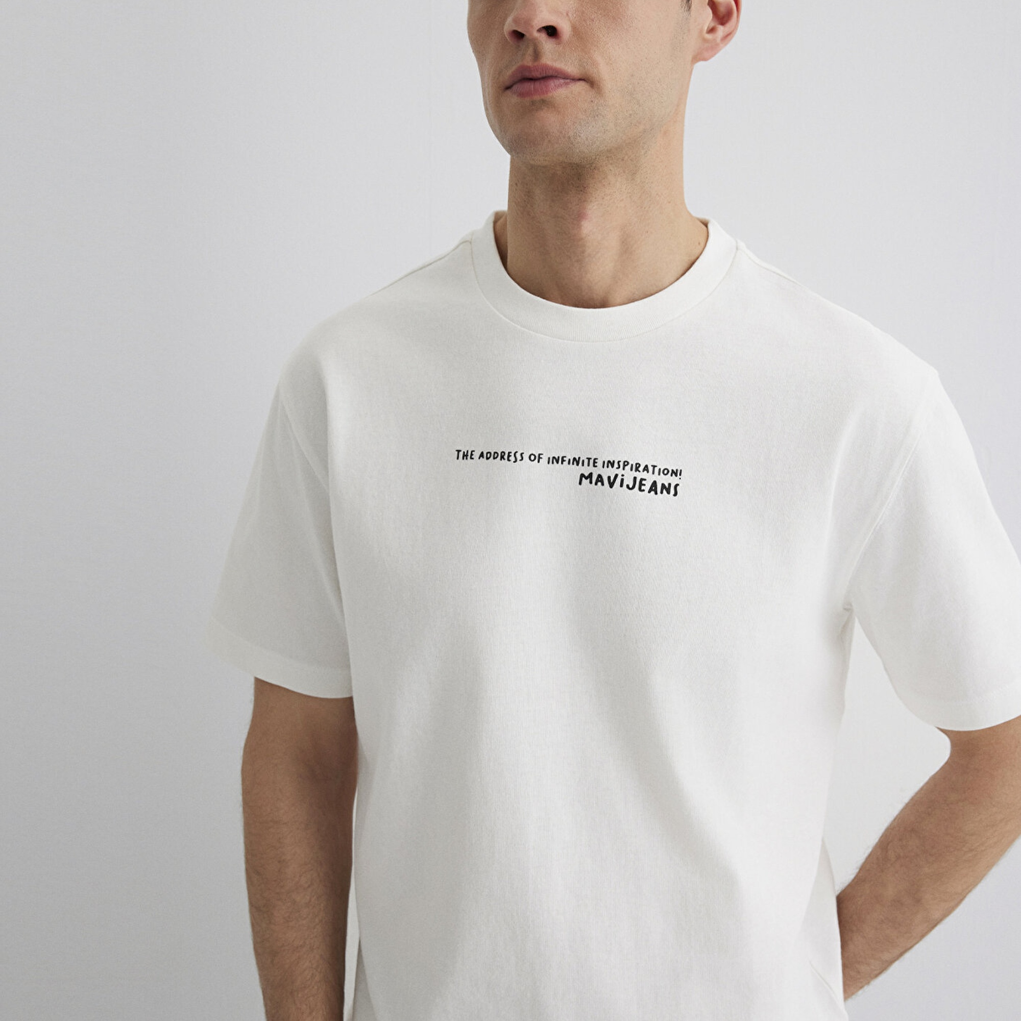 Mavi İstanbul Baskılı Ekru Tişört Loose Fit / Bol Rahat Kesim 0613000-70057