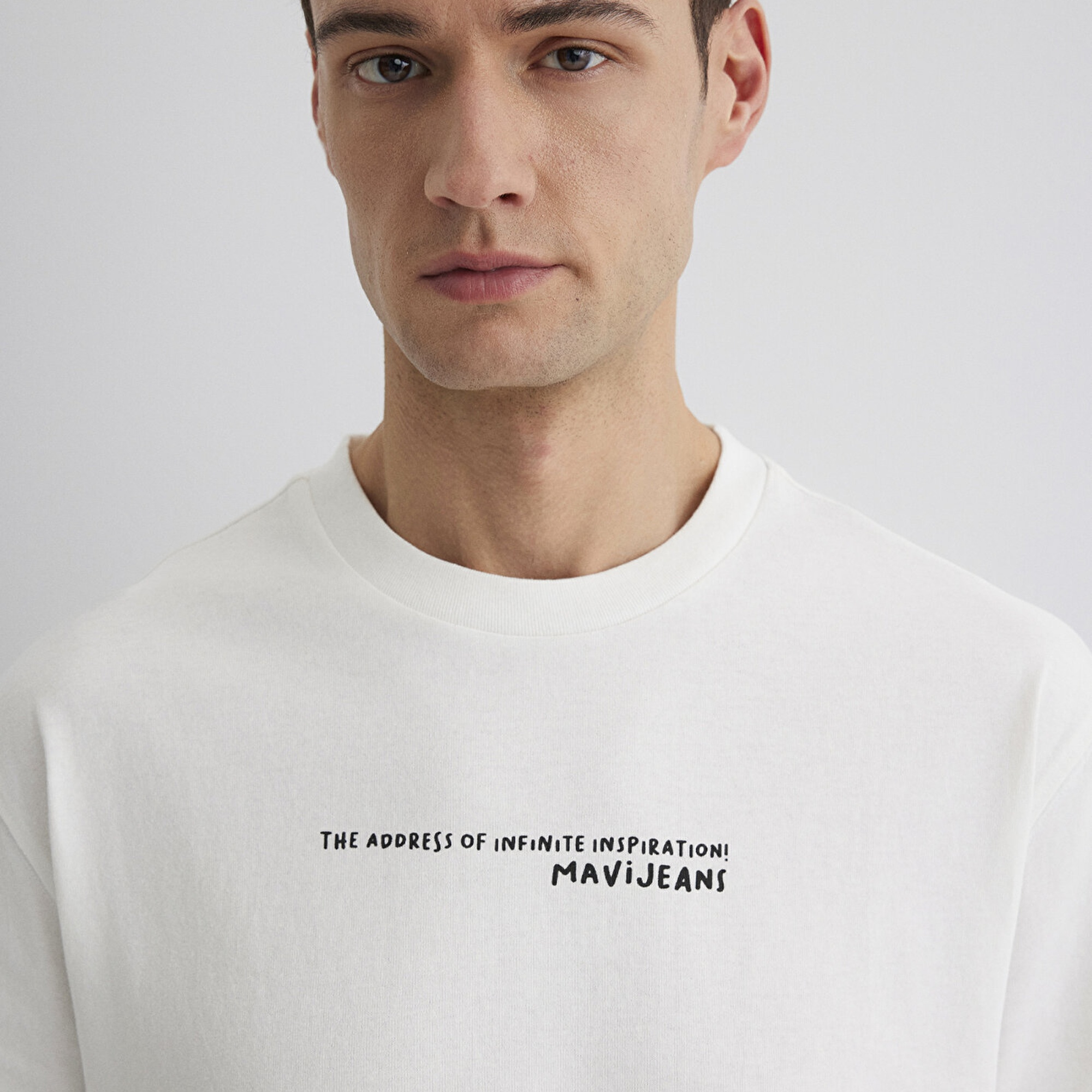 Mavi İstanbul Baskılı Ekru Tişört Loose Fit / Bol Rahat Kesim 0613000-70057