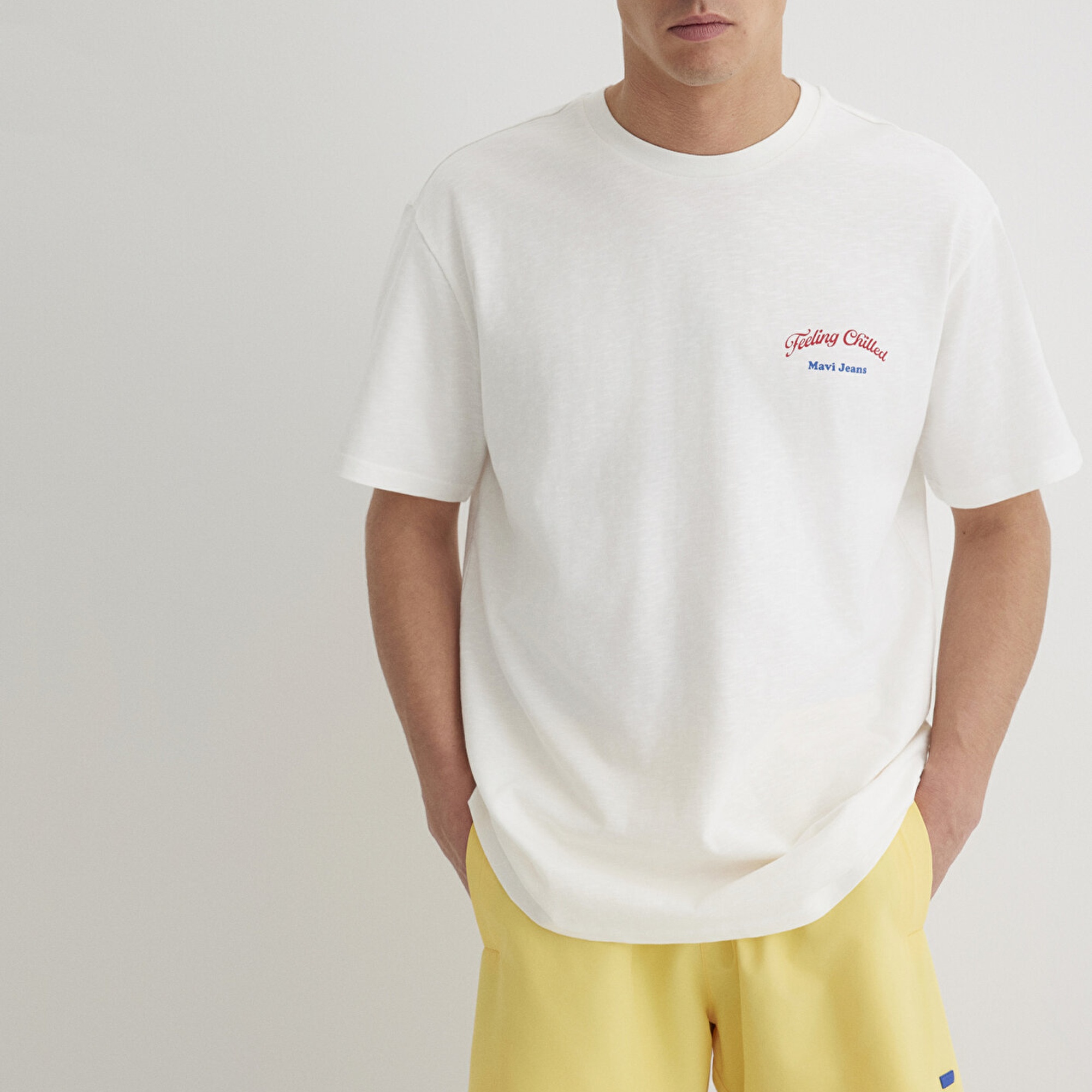 Mavi Feeling Chilled Baskılı Ekru Tişört Loose Fit / Bol Rahat Kesim 0612666-70057