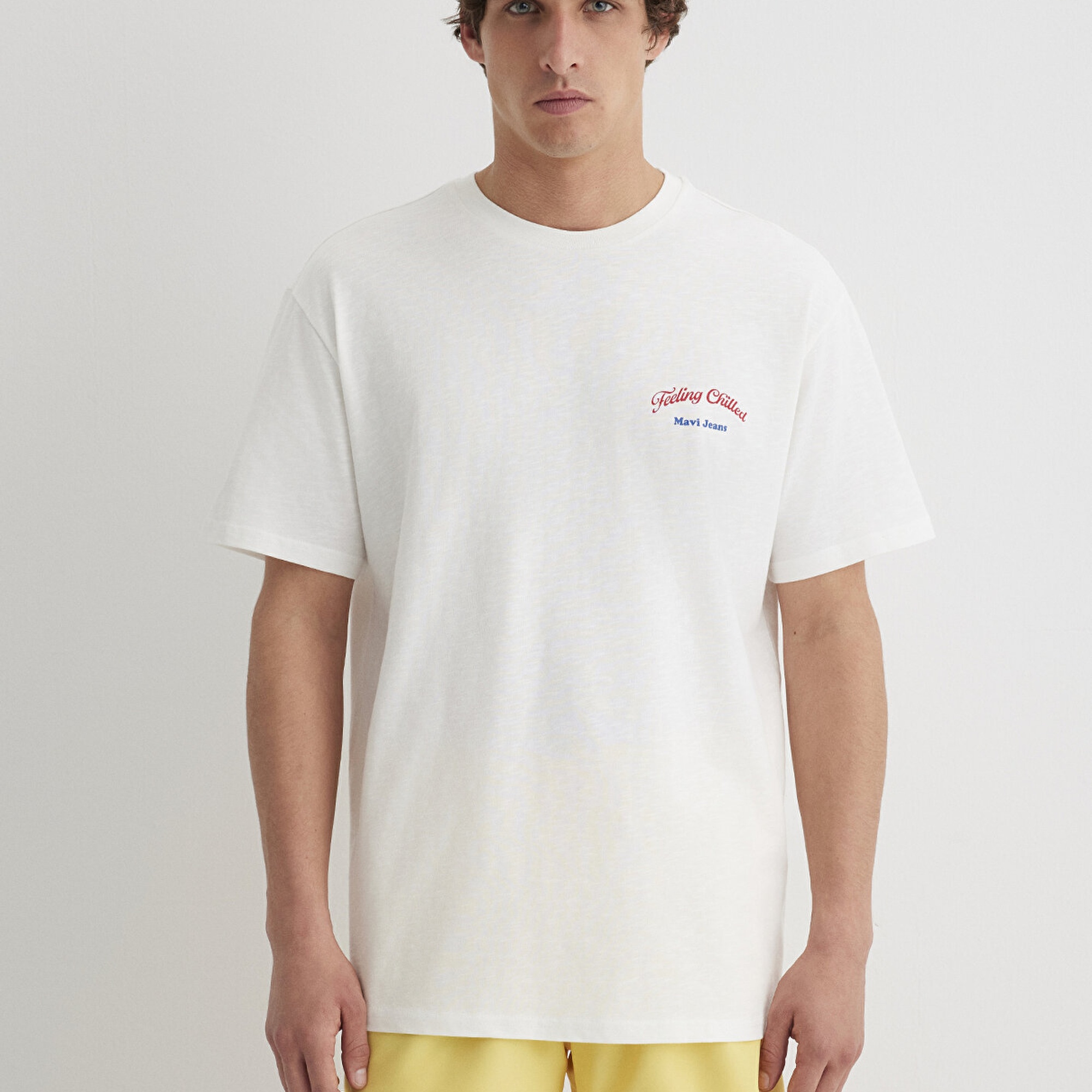 Mavi Feeling Chilled Baskılı Ekru Tişört Loose Fit / Bol Rahat Kesim 0612666-70057