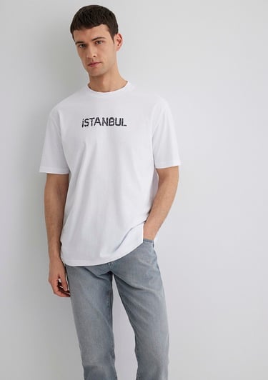  Mavi İstanbul Baskılı Beyaz Tişört Loose Fit / Bol Rahat Kesim 0612993-620