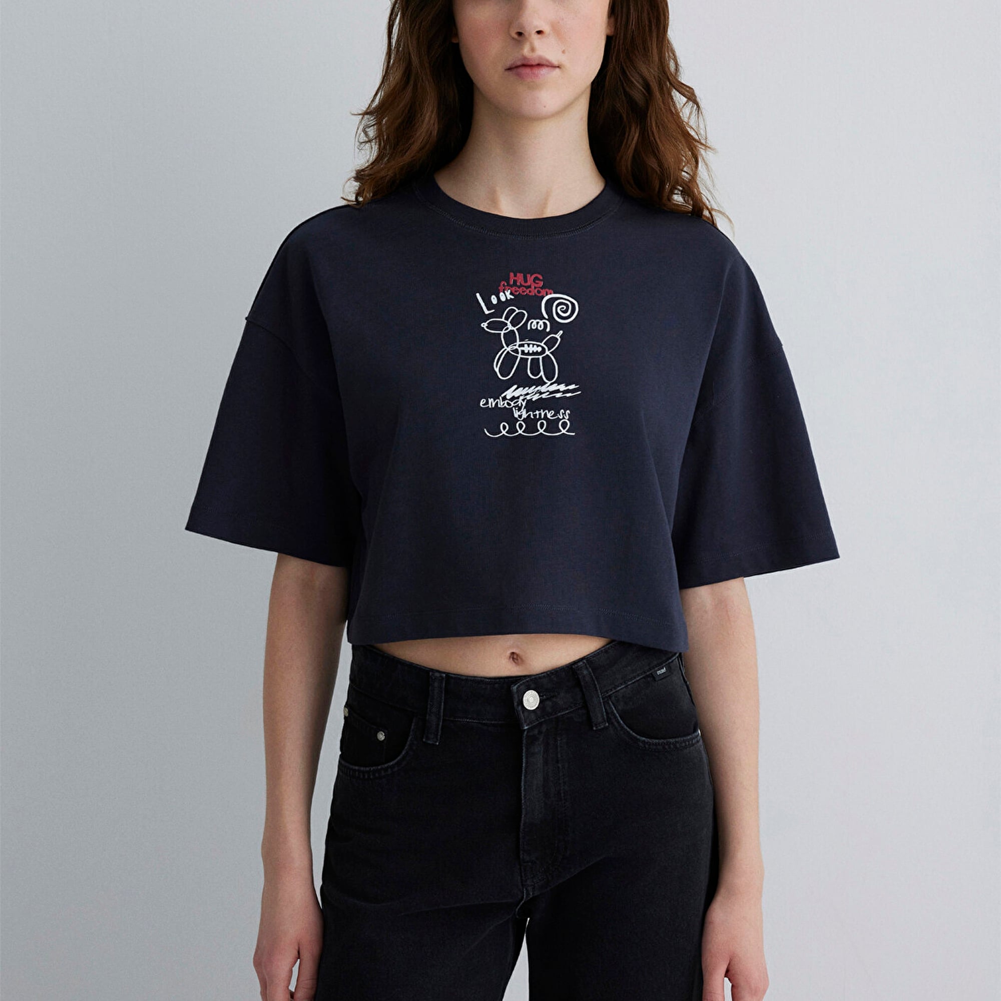 Mavi Sırt Baskılı Antrasit Tişört Crop / Kısa Kesim 1613101-70087