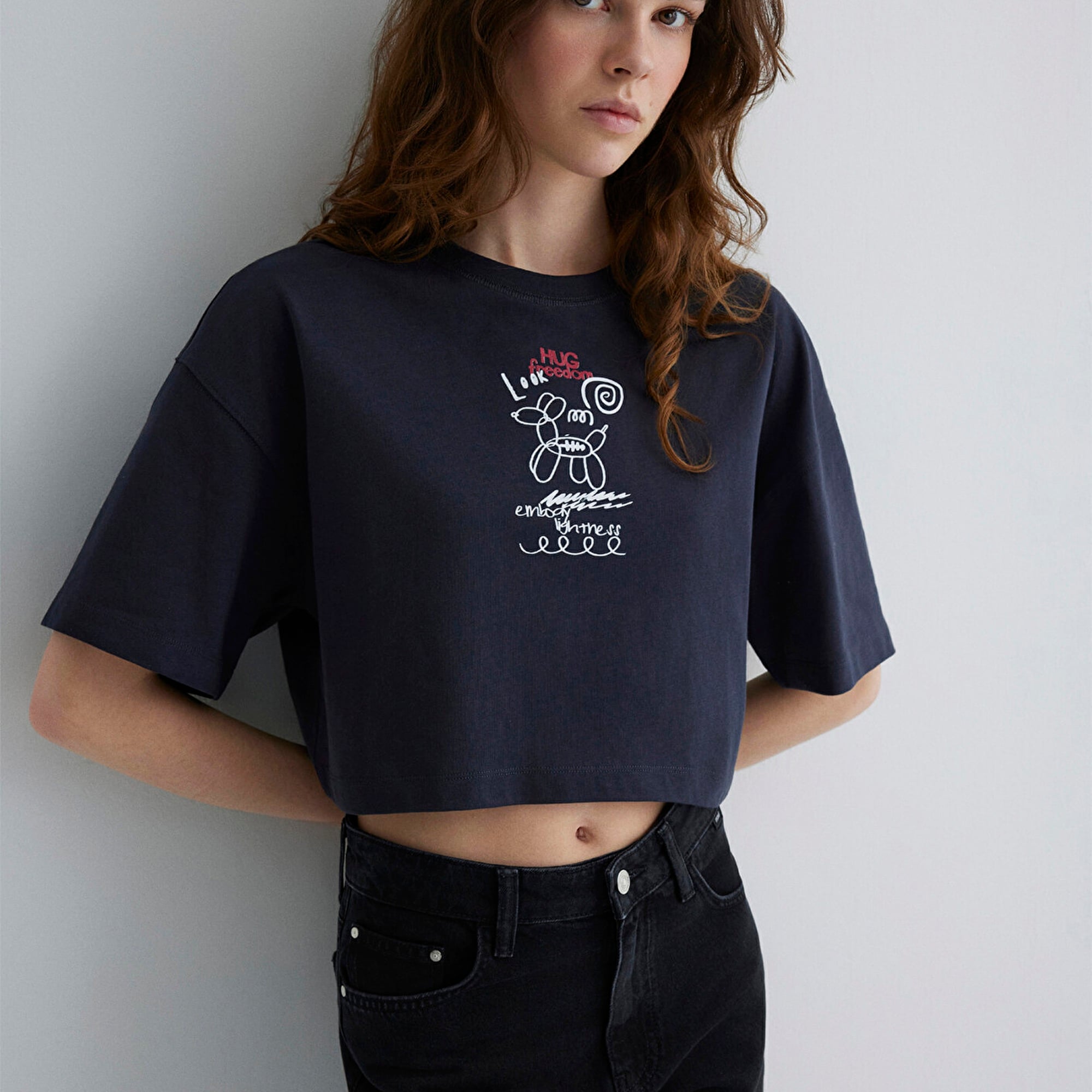 Mavi Sırt Baskılı Antrasit Tişört Crop / Kısa Kesim 1613101-70087