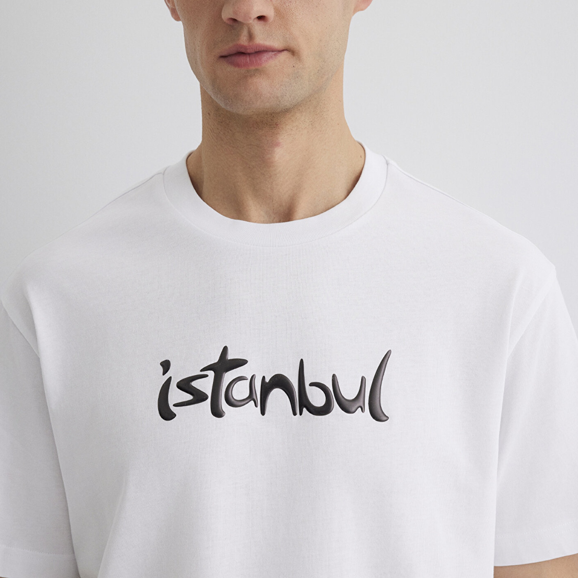 Mavi İstanbul Baskılı Beyaz Tişört Loose Fit / Bol Rahat Kesim 0613002-620