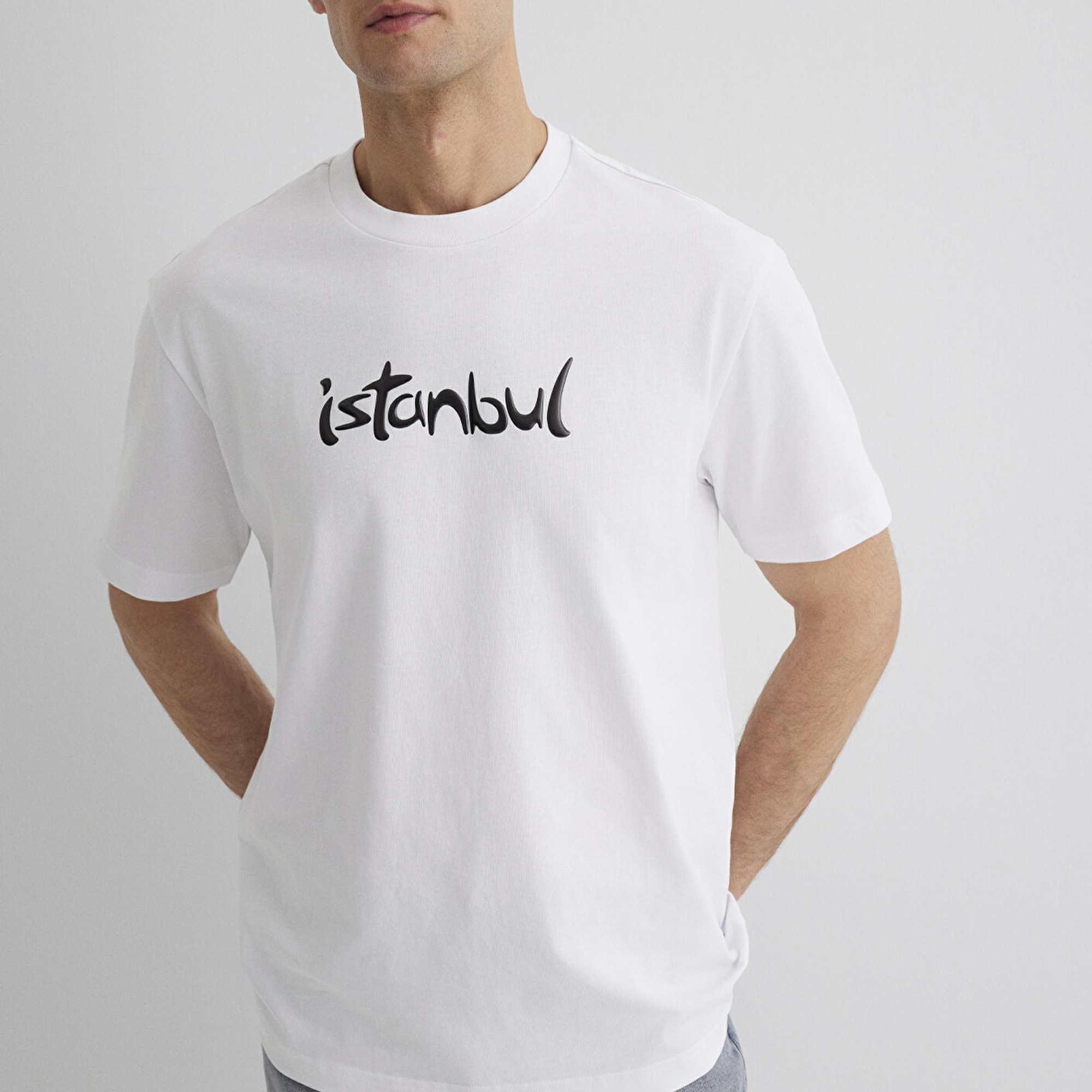 Mavi İstanbul Baskılı Beyaz Tişört Loose Fit / Bol Rahat Kesim 0613002-620