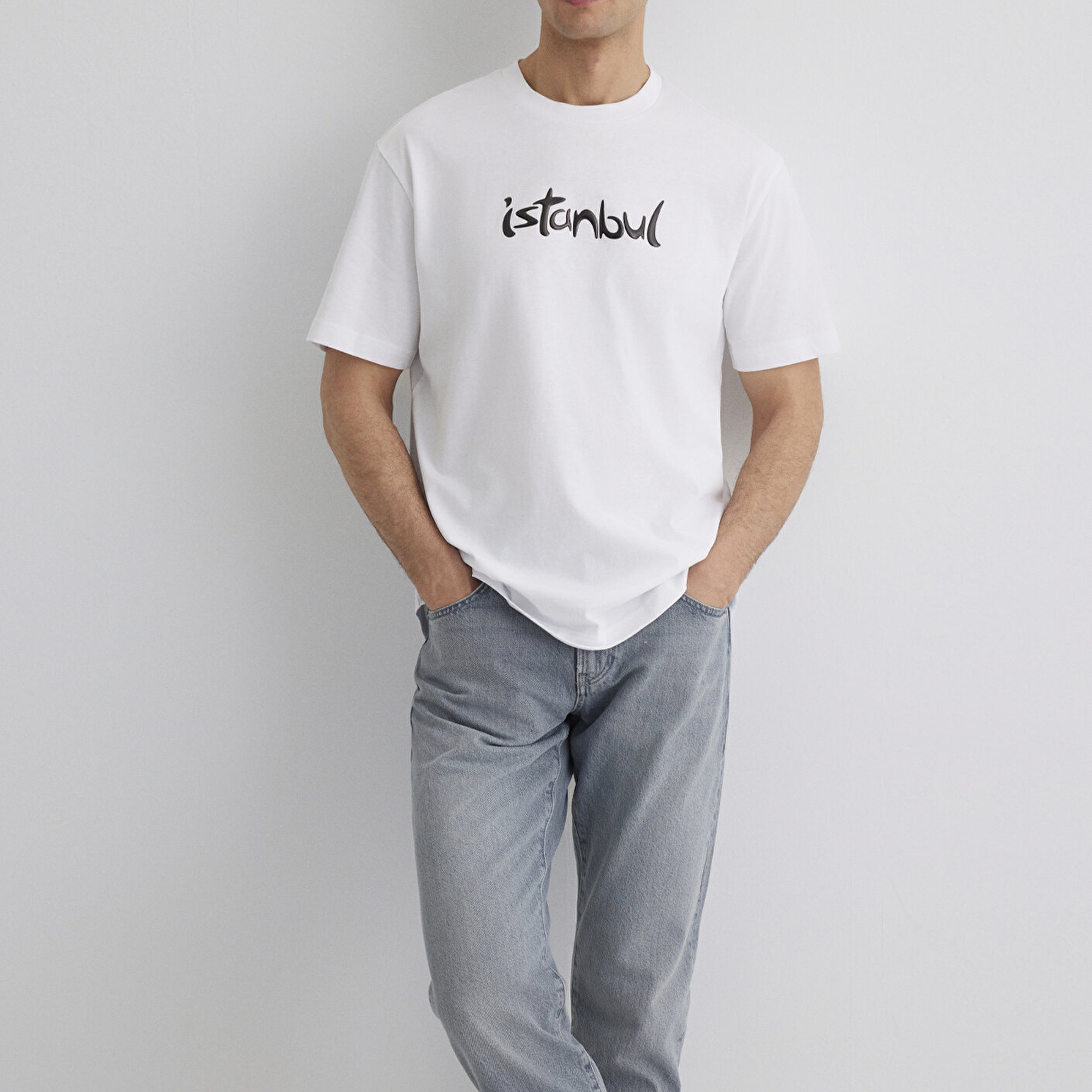 Mavi İstanbul Baskılı Beyaz Tişört Loose Fit / Bol Rahat Kesim 0613002-620