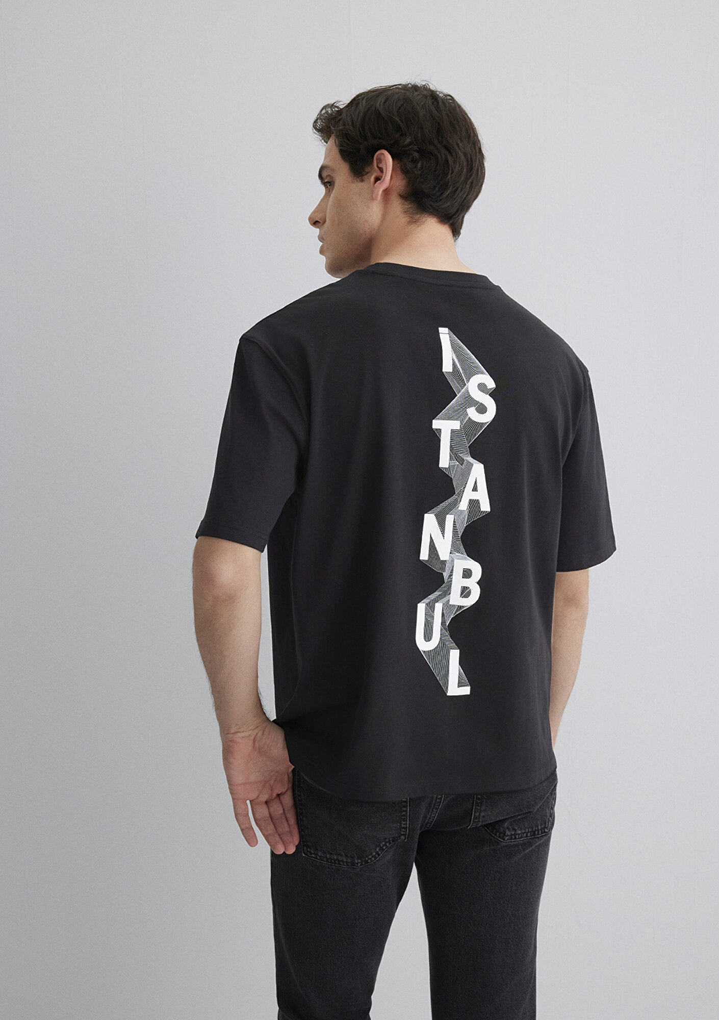  Mavi İstanbul Baskılı Siyah Tişört Relaxed Fit / Rahat Kesim 0613001-71379