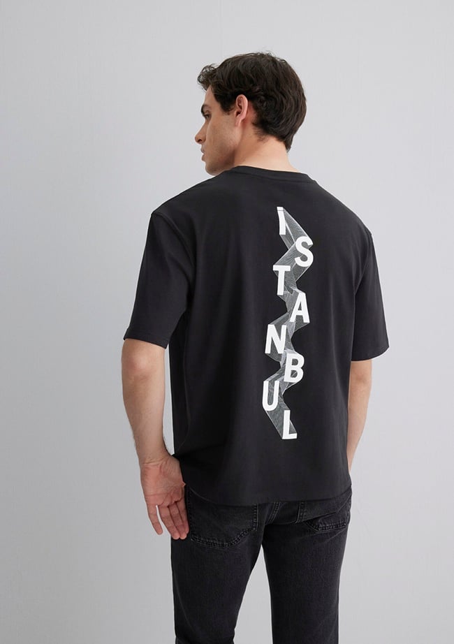  Mavi İstanbul Baskılı Siyah Tişört Relaxed Fit / Rahat Kesim 0613001-71379