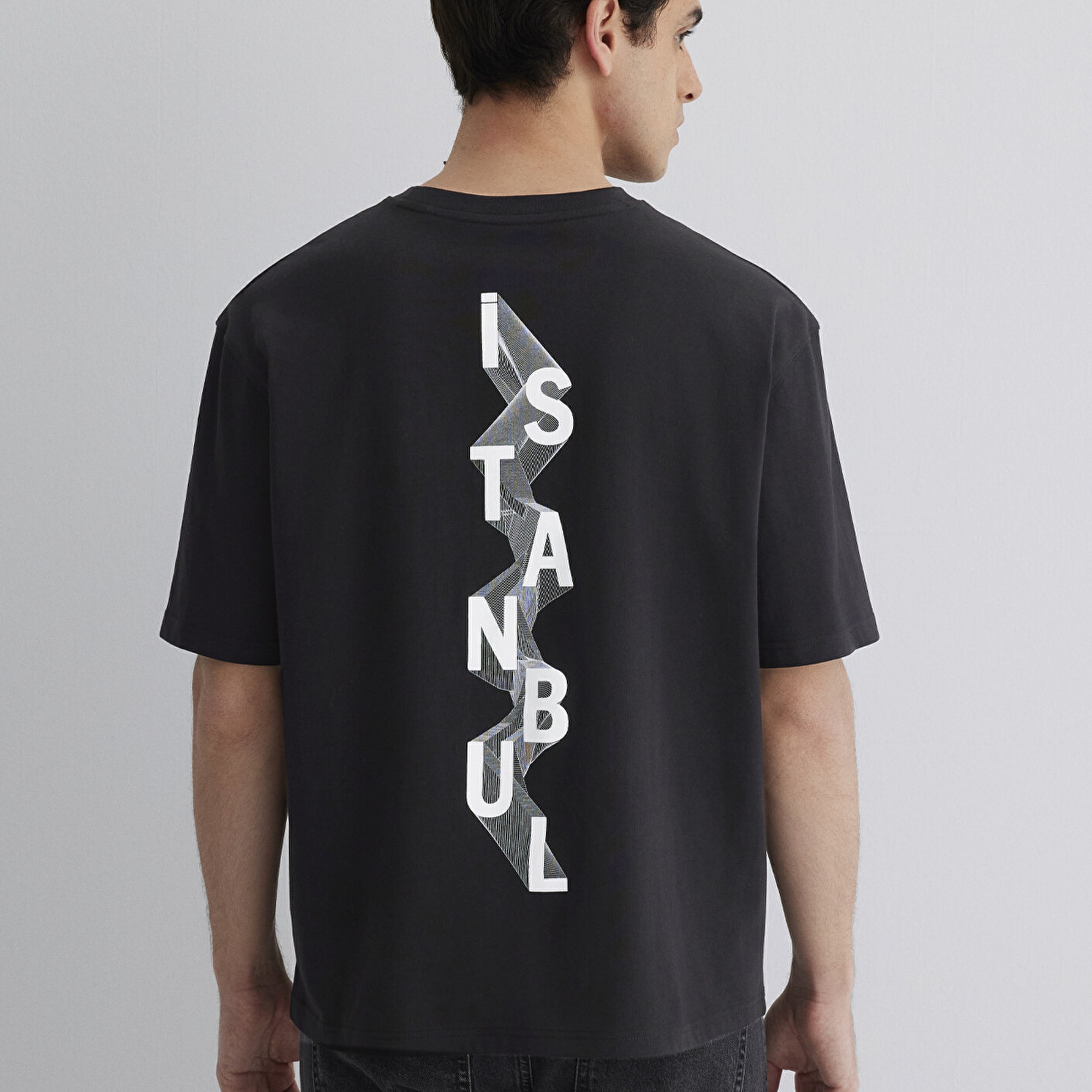 Mavi İstanbul Baskılı Siyah Tişört Relaxed Fit / Rahat Kesim 0613001-71379