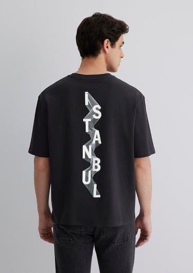 Mavi İstanbul Baskılı Siyah Tişört Relaxed Fit / Rahat Kesim 0613001-71379