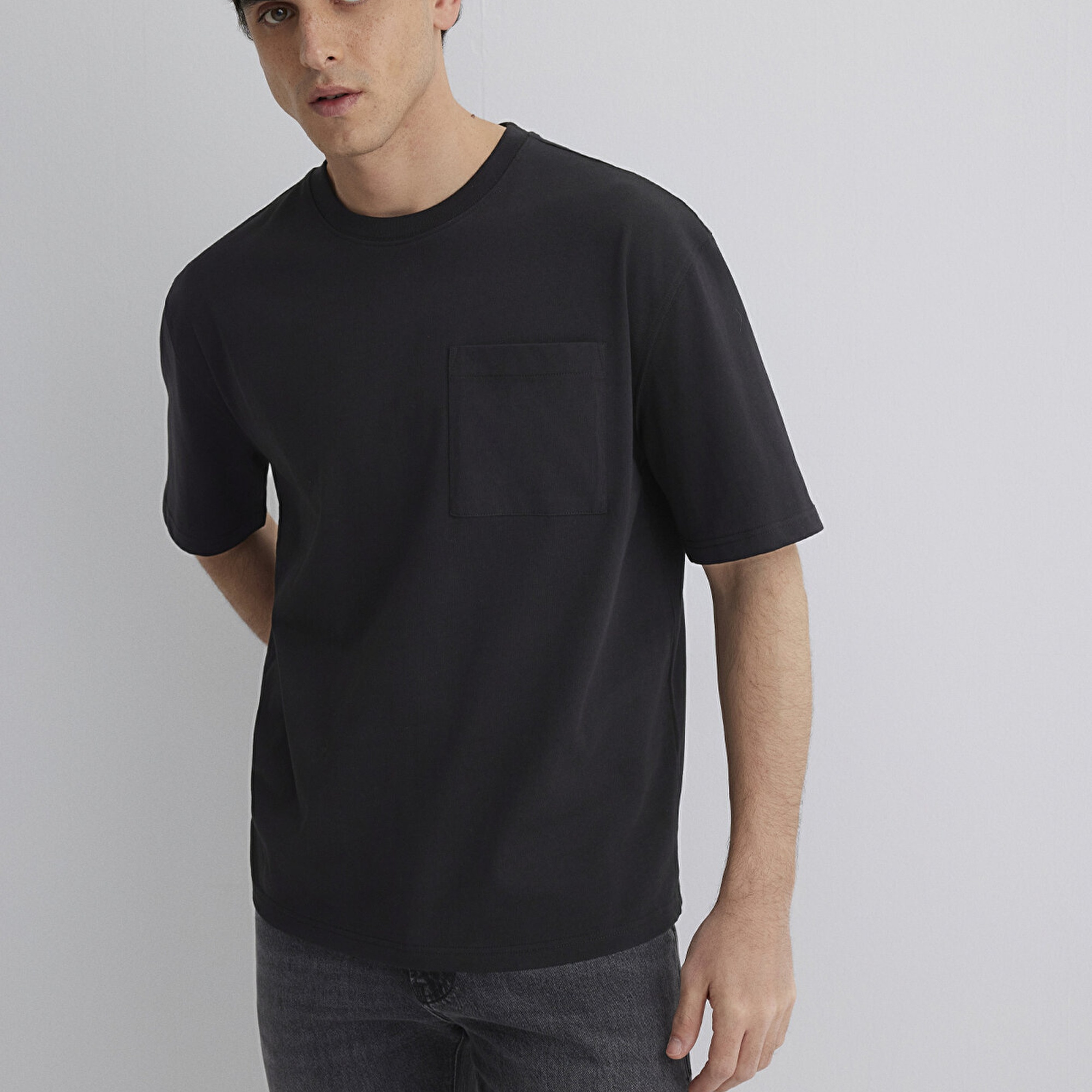 Mavi İstanbul Baskılı Siyah Tişört Relaxed Fit / Rahat Kesim 0613001-71379