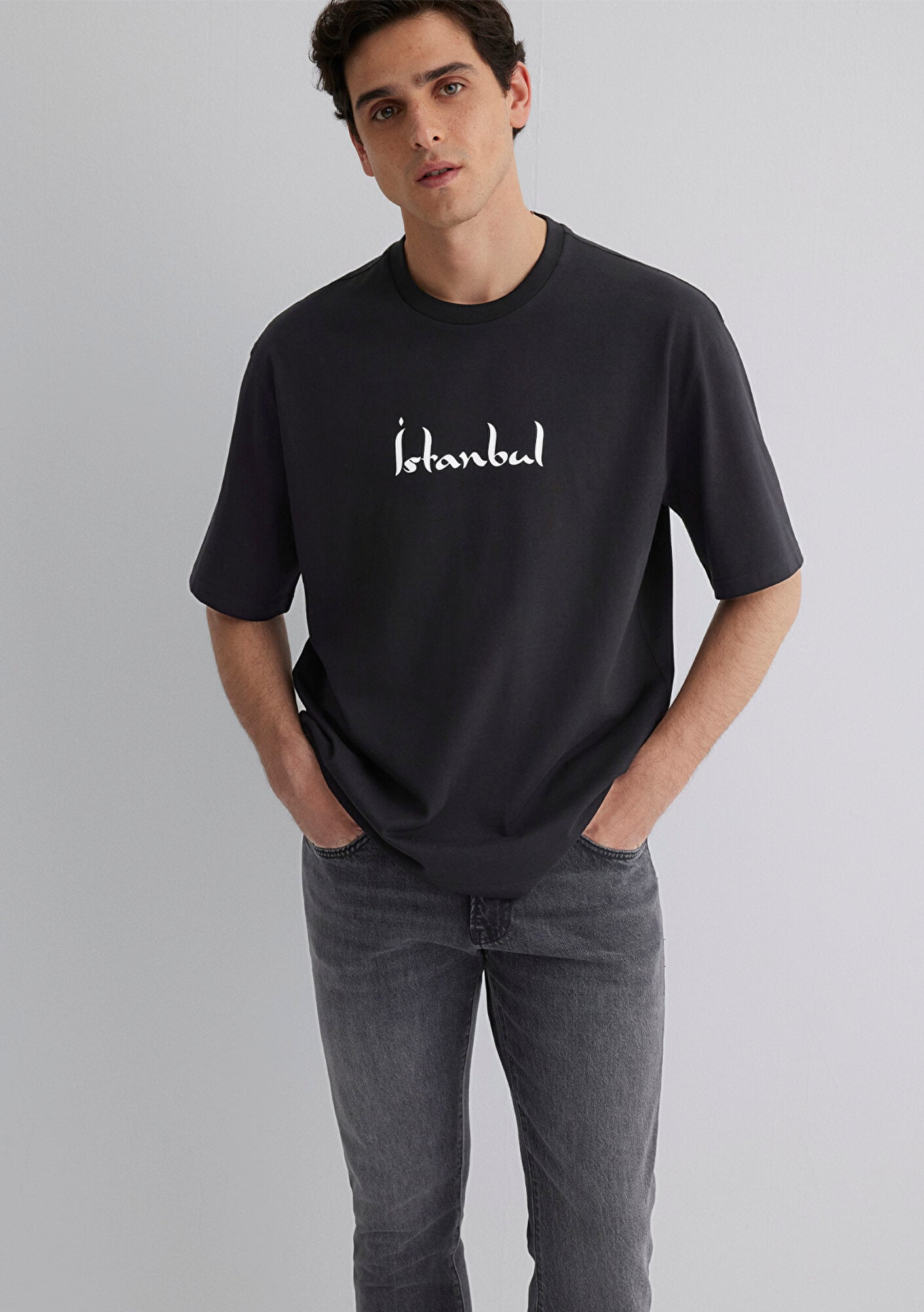  Mavi İstanbul Baskılı Siyah Tişört Relaxed Fit / Rahat Kesim 0612999-900
