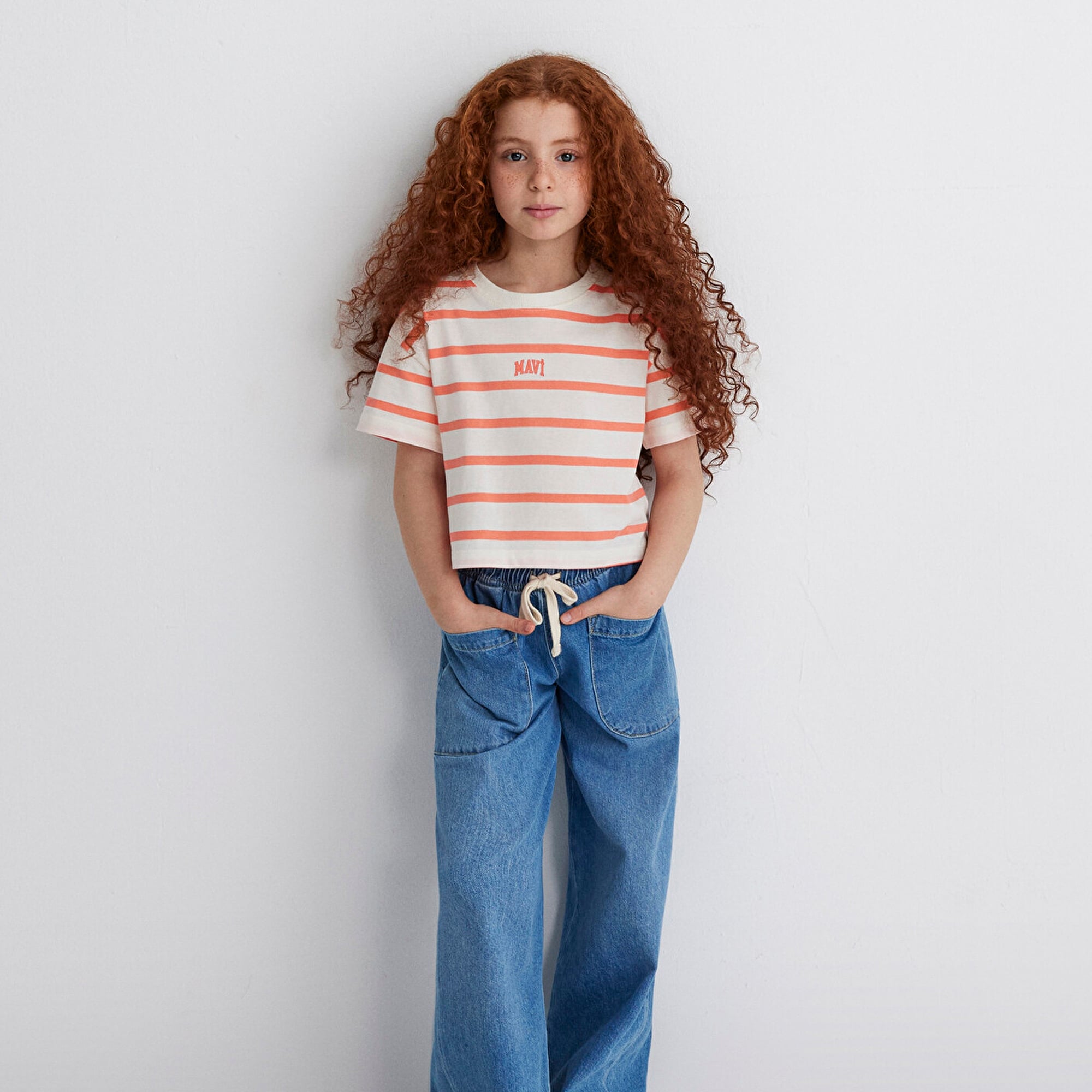 Mavi Mavi Logo Baskılı Turuncu Çizgili Crop Tişört Loose Fit / Bol Rahat Kesim 7610182-89310