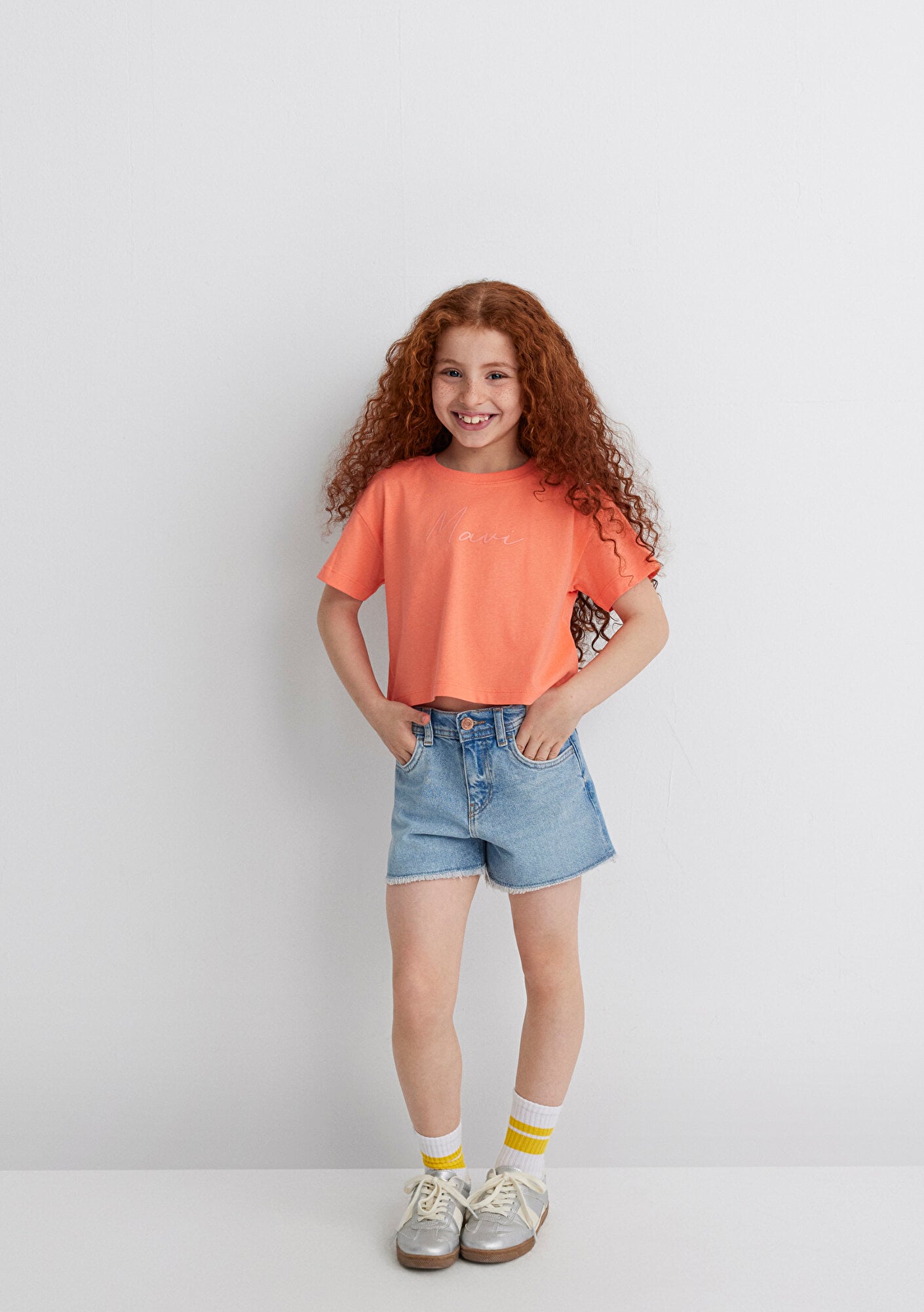  Mavi Mavi Logo Baskılı Turuncu Crop Tişört Loose Fit / Bol Rahat Kesim 7610181-71271