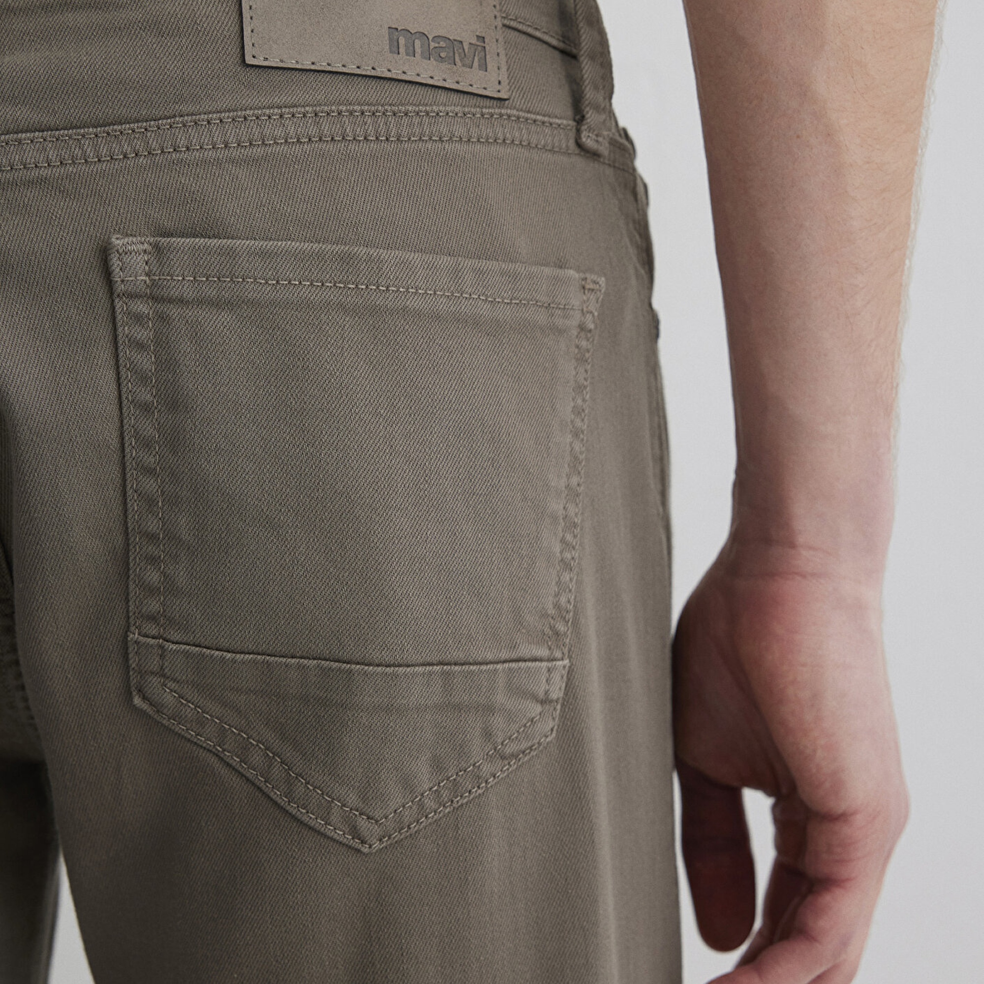 Mavi Marcus Puslu Zeytin Yeşili Comfort Gabardin Pantolon 0035188050