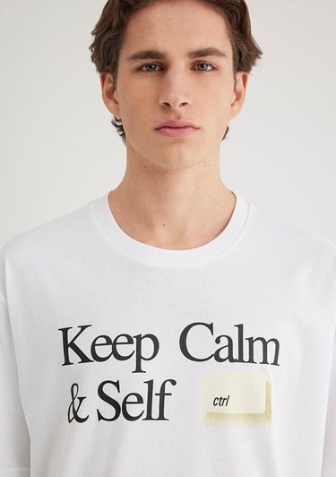  Mavi Keep Calm Baskılı Beyaz Tişört Loose Fit / Bol Rahat Kesim 0612463-620