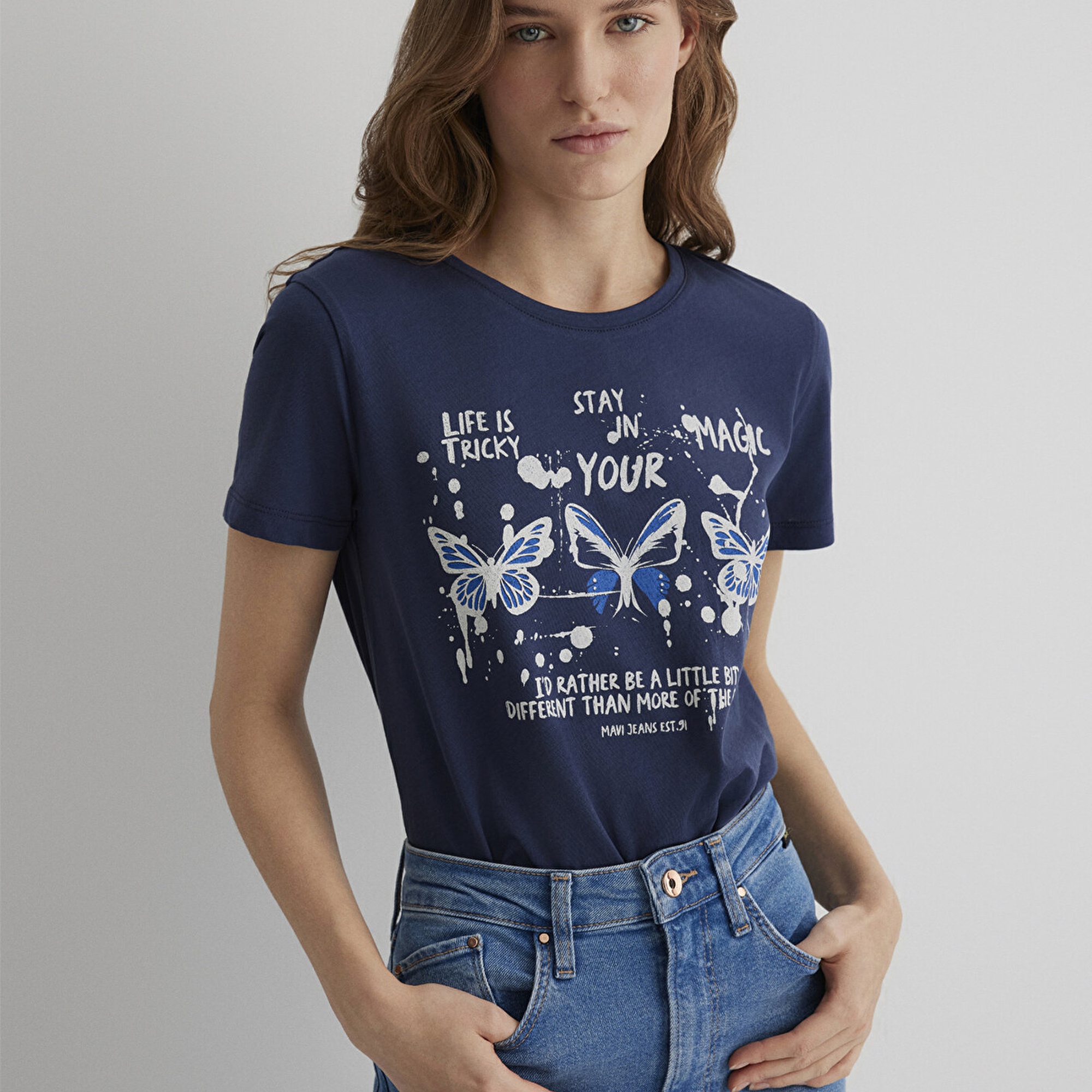 Mavi Kelebek Baskılı Lacivert Tişört Semi Slim Fit / Yarı Dar Kesim 1613491-70487