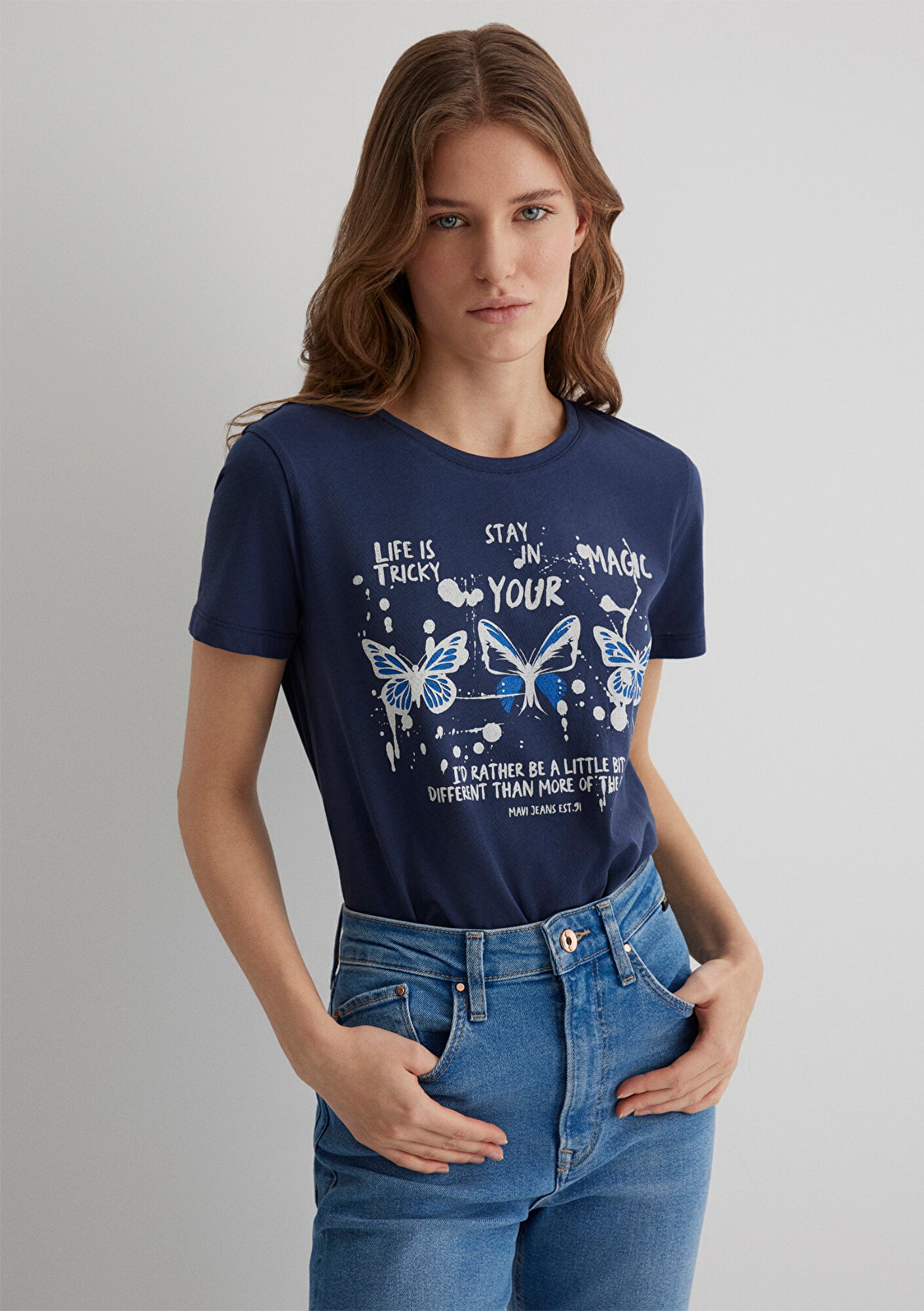  Mavi Kelebek Baskılı Lacivert Tişört Semi Slim Fit / Yarı Dar Kesim 1613491-70487