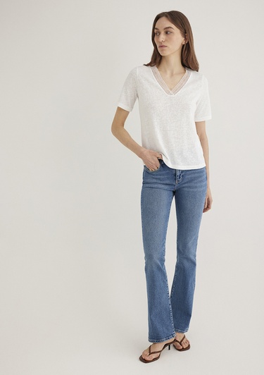  Mavi Dantel Detaylı V Yaka Beyaz Tişört Regular Fit / Normal Kesim 1613130-70057