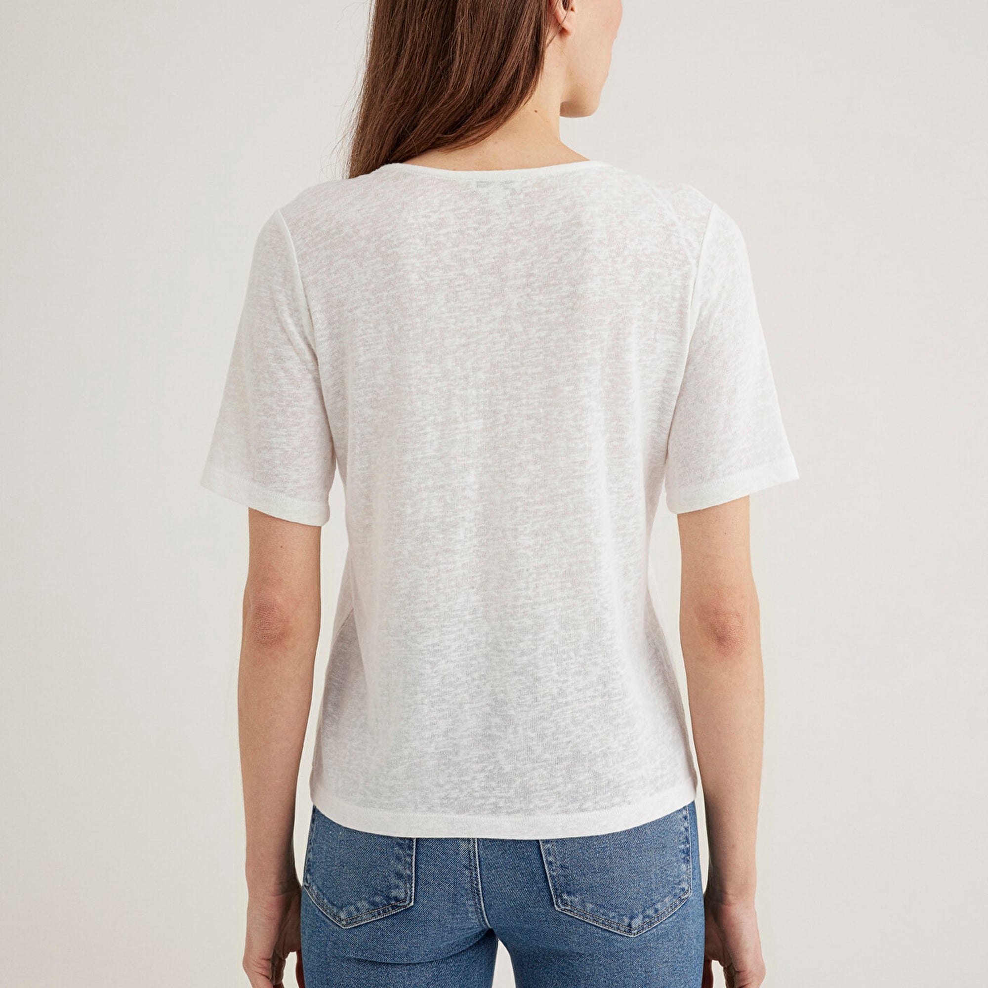 Mavi Dantel Detaylı V Yaka Beyaz Tişört Regular Fit / Normal Kesim 1613130-70057