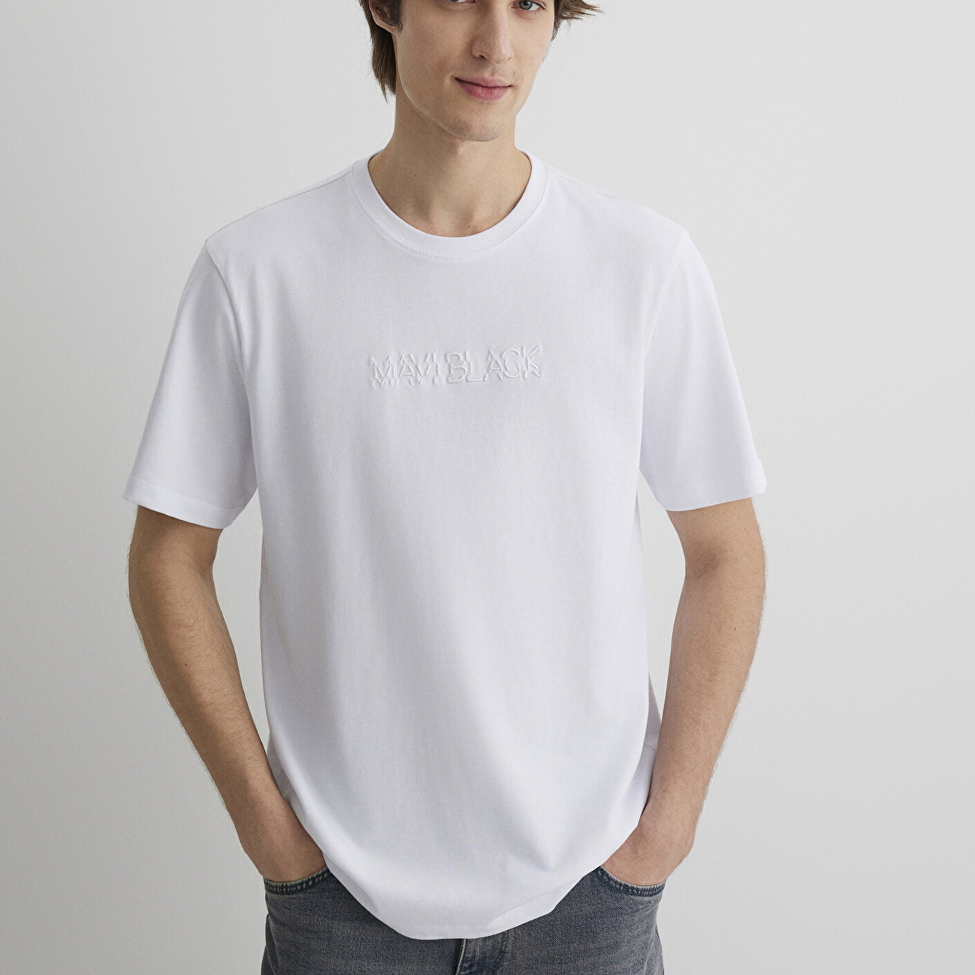 Mavi Mavi Black Nakışlı Beyaz Tişört Regular Fit / Normal Kesim 0612644-620