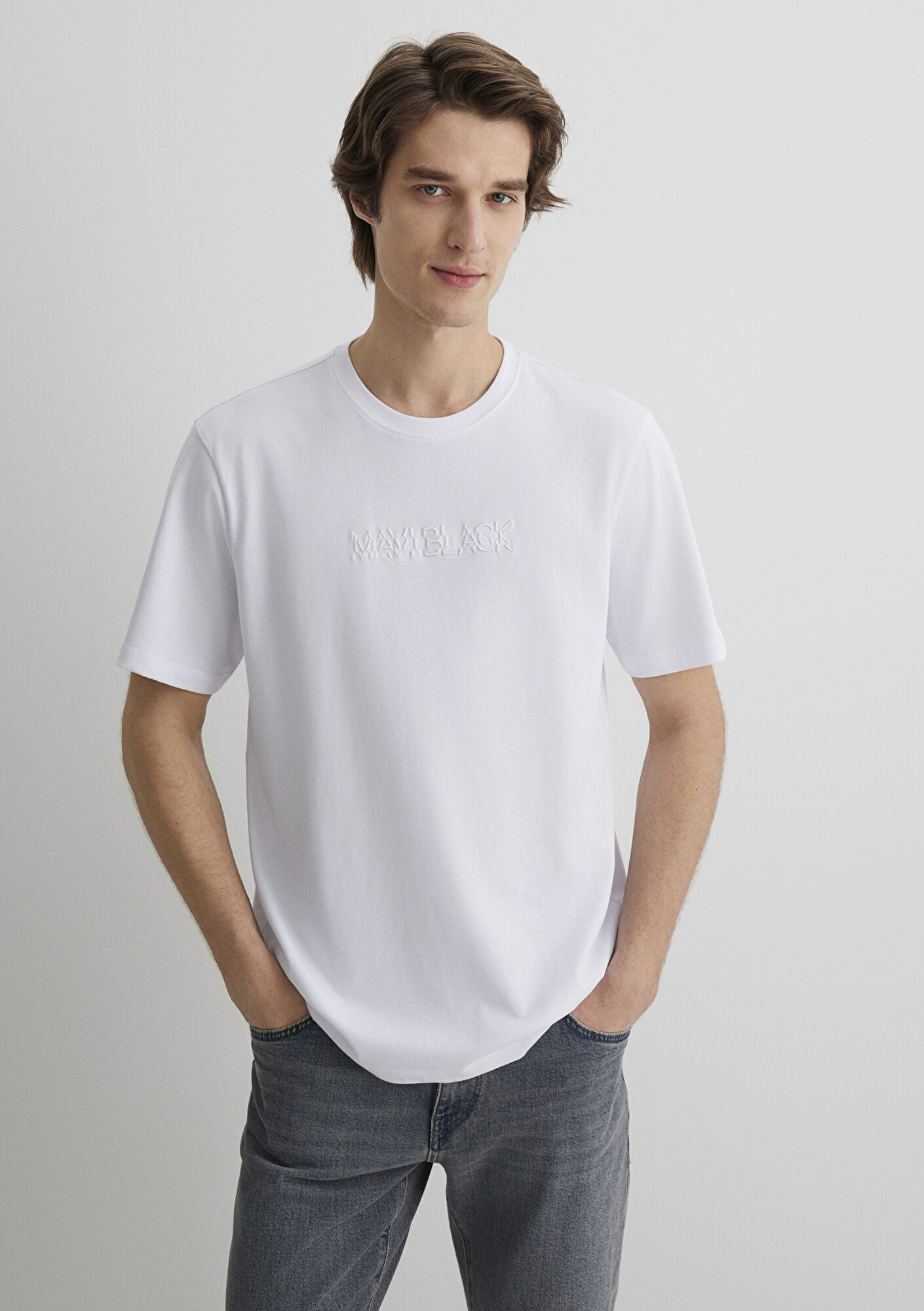  Mavi Mavi Black Nakışlı Beyaz Tişört Regular Fit / Normal Kesim 0612644-620