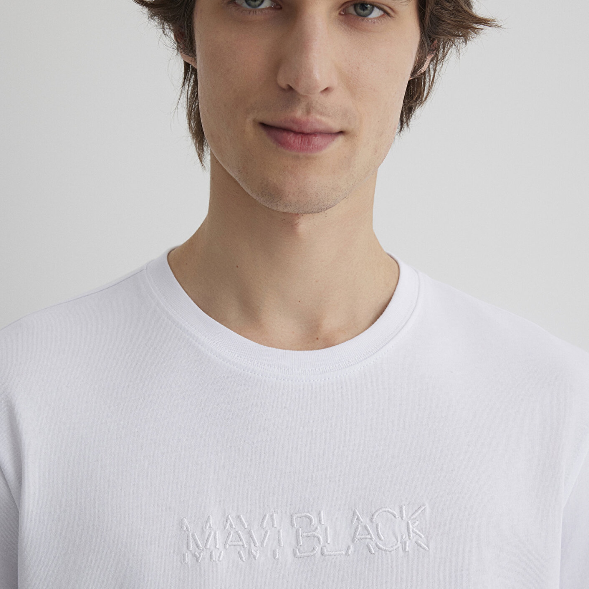 Mavi Mavi Black Nakışlı Beyaz Tişört Regular Fit / Normal Kesim 0612644-620