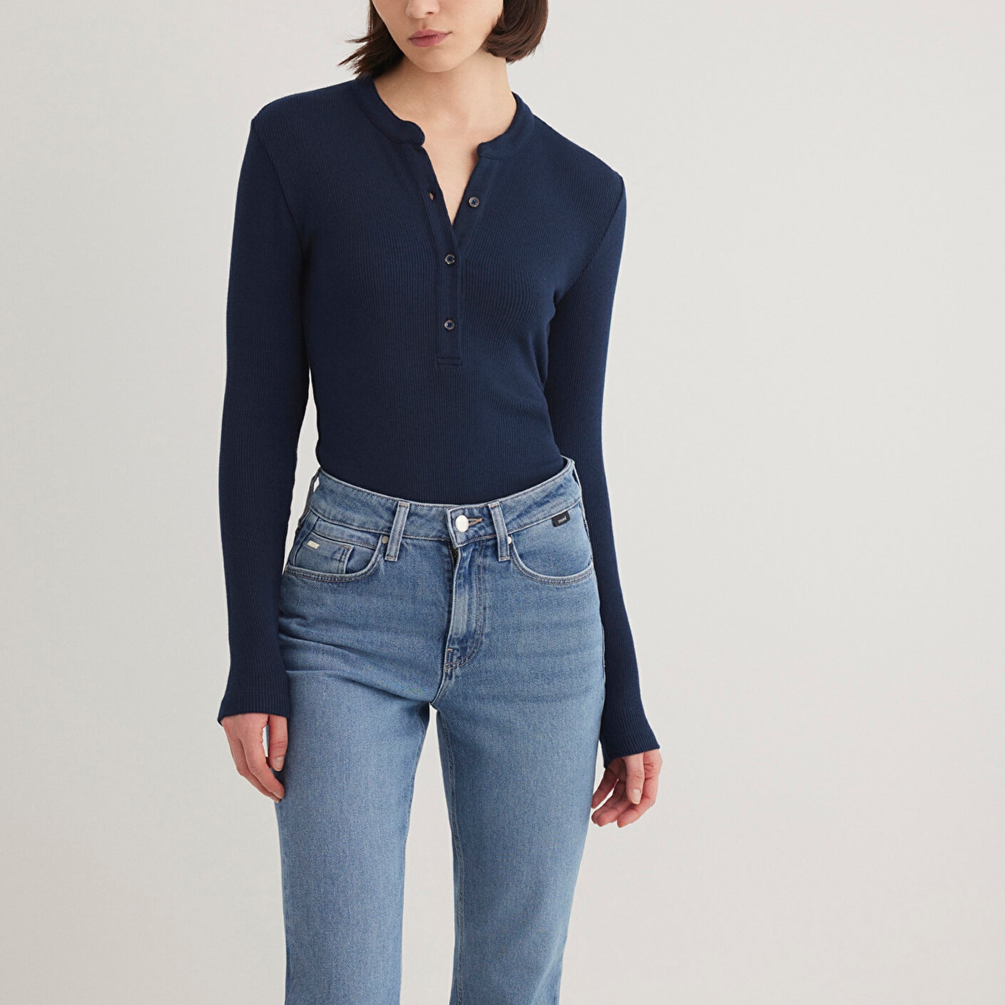 Mavi Düğme Detaylı Lacivert Tişört Fitted / Vücuda Oturan Kesim 1612915-82318