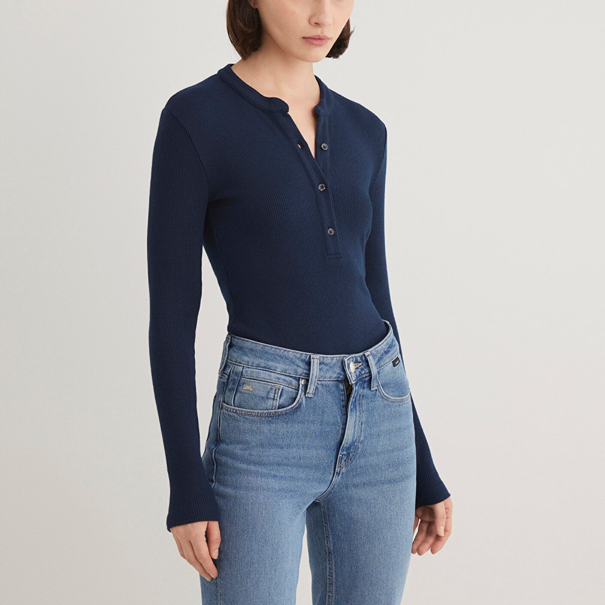 Mavi Düğme Detaylı Lacivert Tişört Fitted / Vücuda Oturan Kesim 1612915-82318