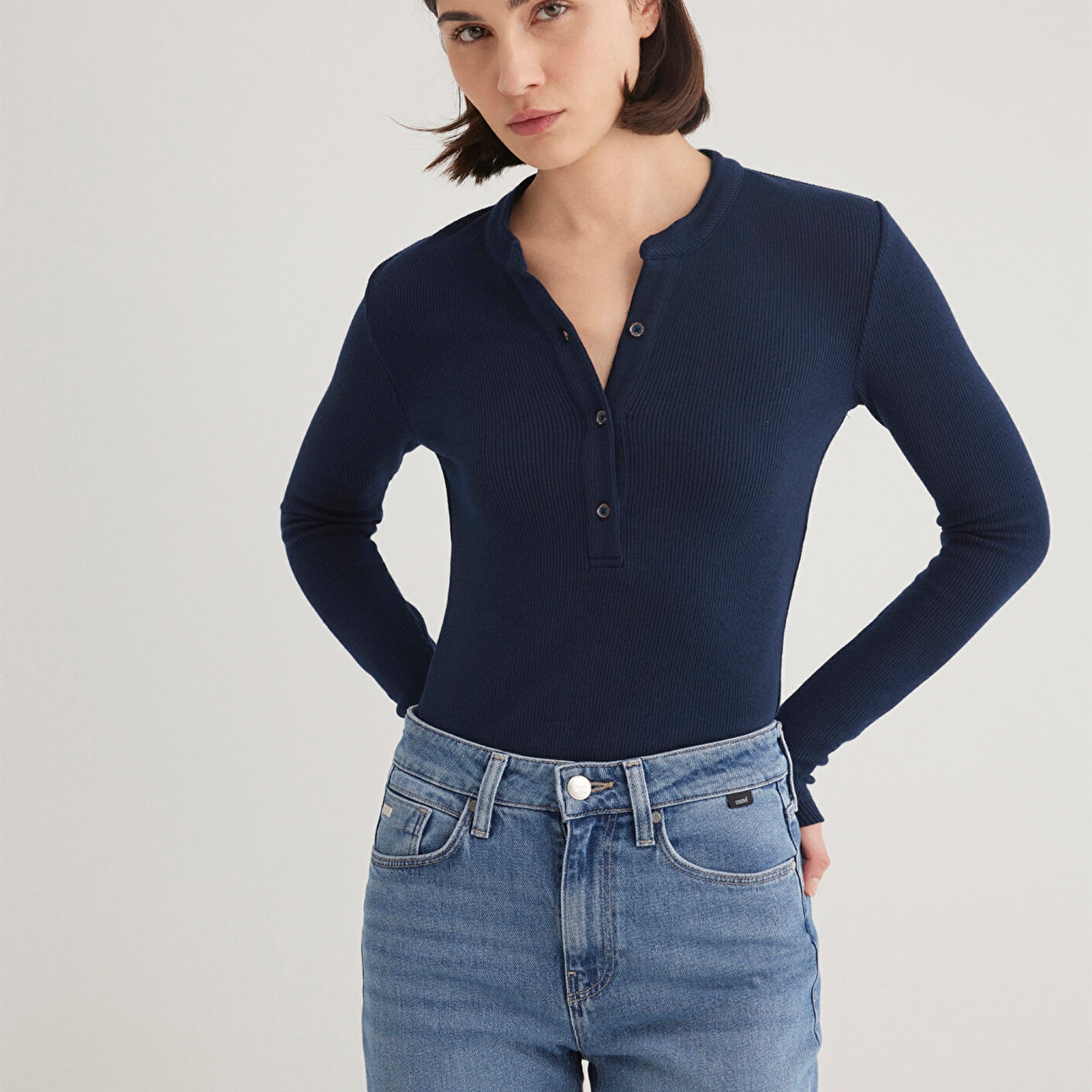 Mavi Düğme Detaylı Lacivert Tişört Fitted / Vücuda Oturan Kesim 1612915-82318