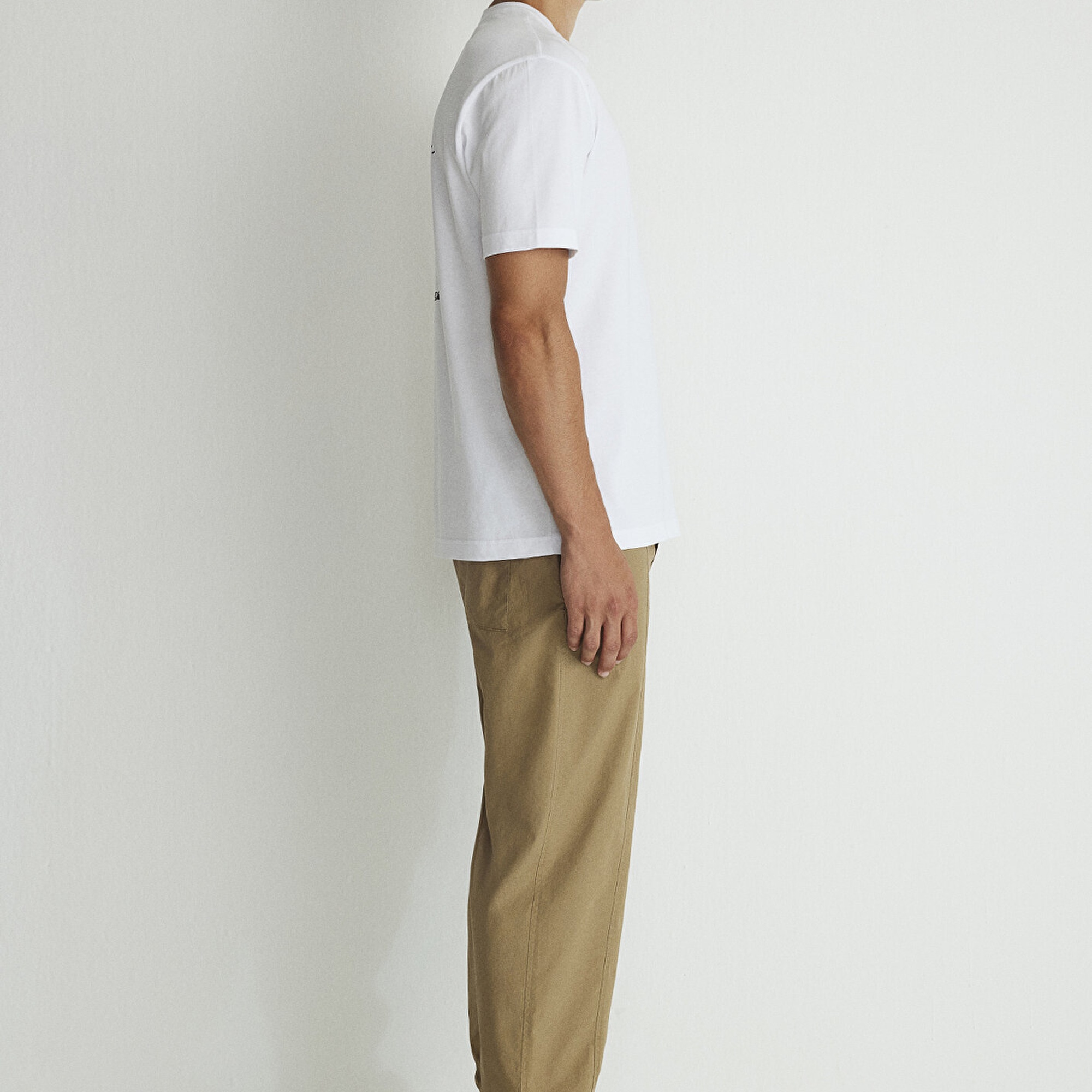 Mavi Sırt Baskılı Beyaz Tişört Loose Fit / Bol Rahat Kesim 0612456-620