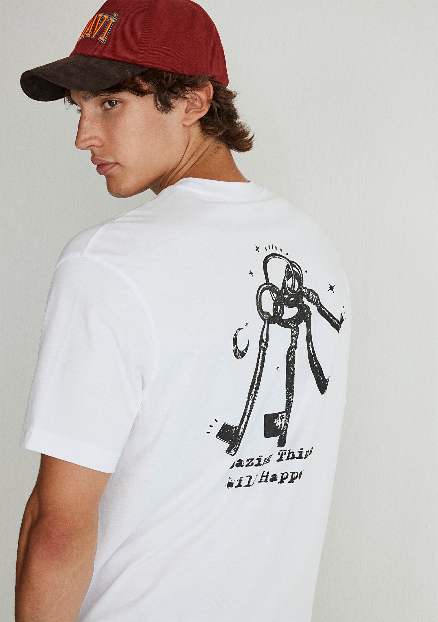  Mavi Sırt Baskılı Beyaz Tişört Loose Fit / Bol Rahat Kesim 0612456-620