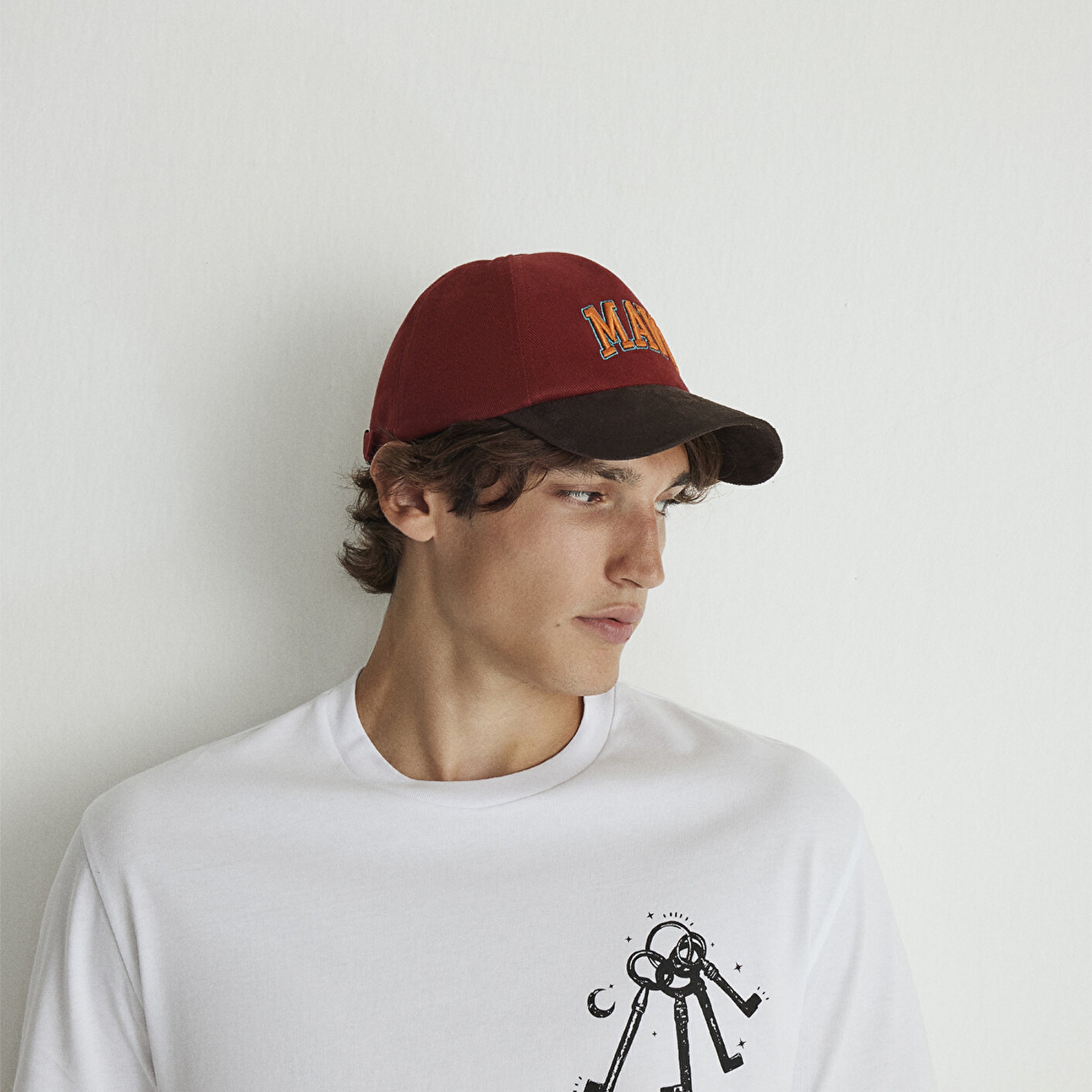 Mavi Sırt Baskılı Beyaz Tişört Loose Fit / Bol Rahat Kesim 0612456-620