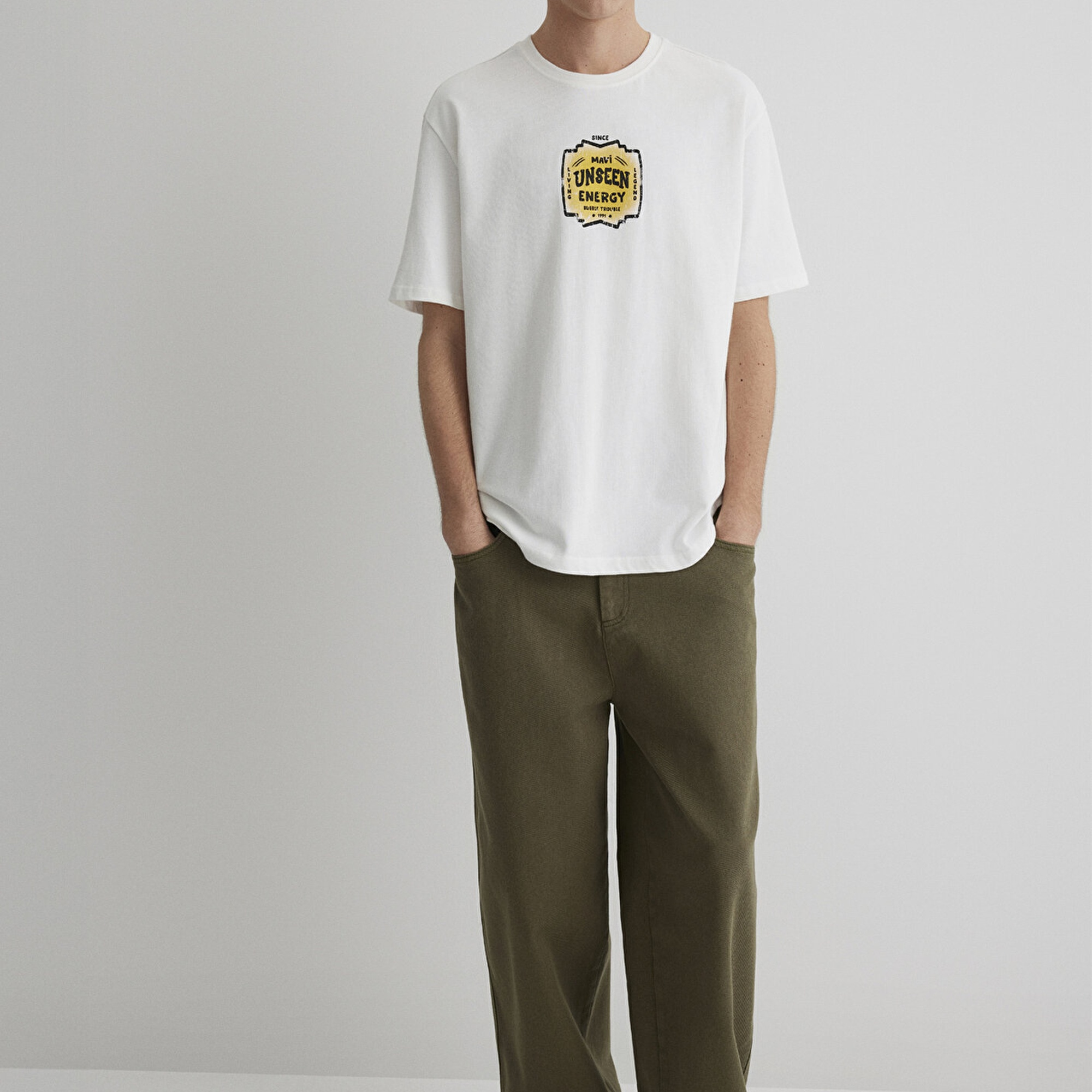 Mavi Sırt Baskılı Beyaz Tişört Loose Fit / Bol Rahat Kesim 0612455-80194