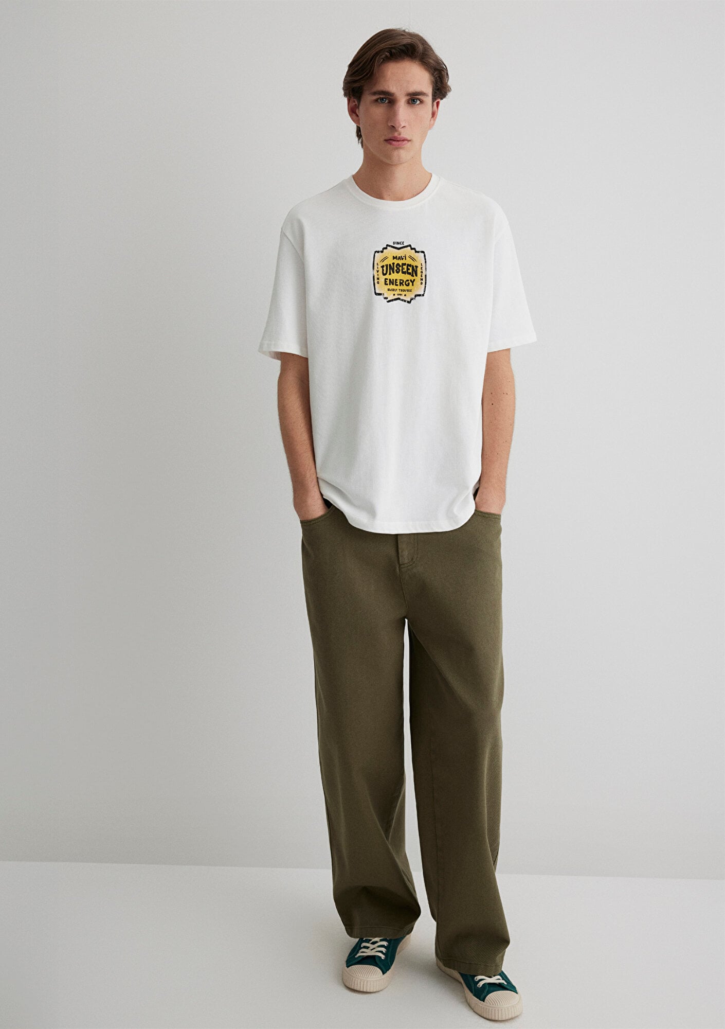  Mavi Sırt Baskılı Beyaz Tişört Loose Fit / Bol Rahat Kesim 0612455-80194