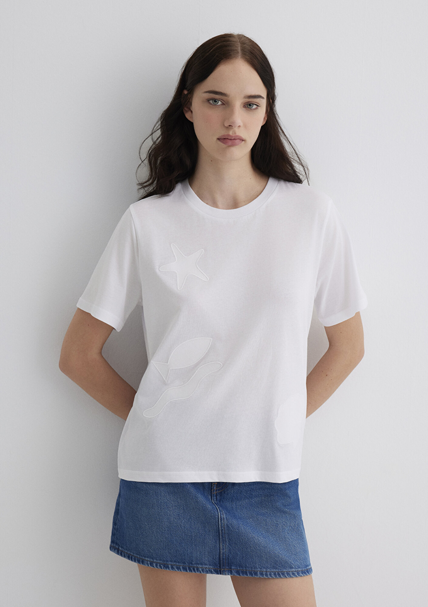  Mavi Nakış Detaylı Beyaz Tişört Loose Fit / Bol Rahat Kesim 1613432-620