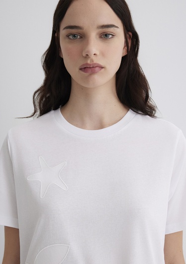  Mavi Nakış Detaylı Beyaz Tişört Loose Fit / Bol Rahat Kesim 1613432-620