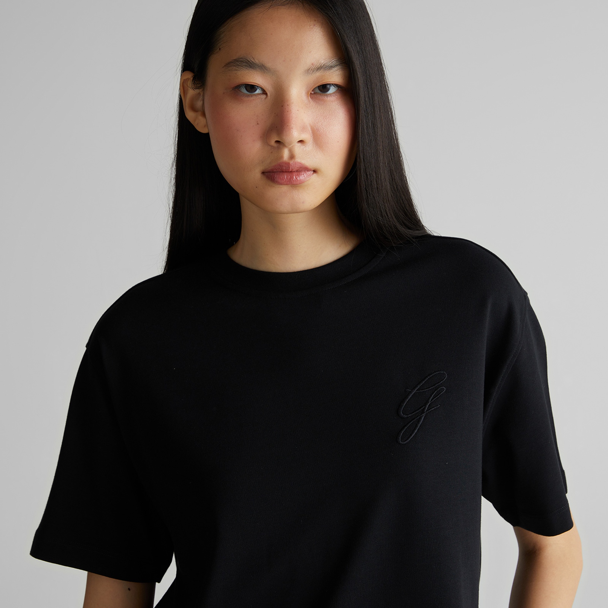 GANT Kadın Siyah Bisiklet Yaka Logolu T-Shirt