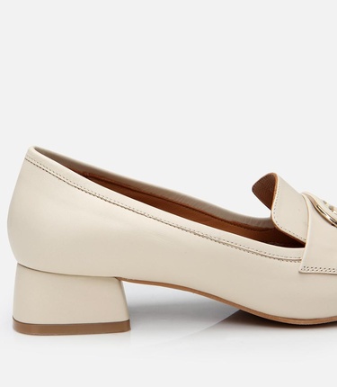  Kadın Deri Ekru Tokalı Kalın Topuklu Klasik Loafer