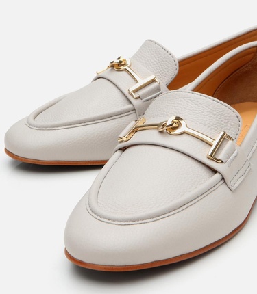  Kadın Deri Ekru Tokalı Klasik Loafer