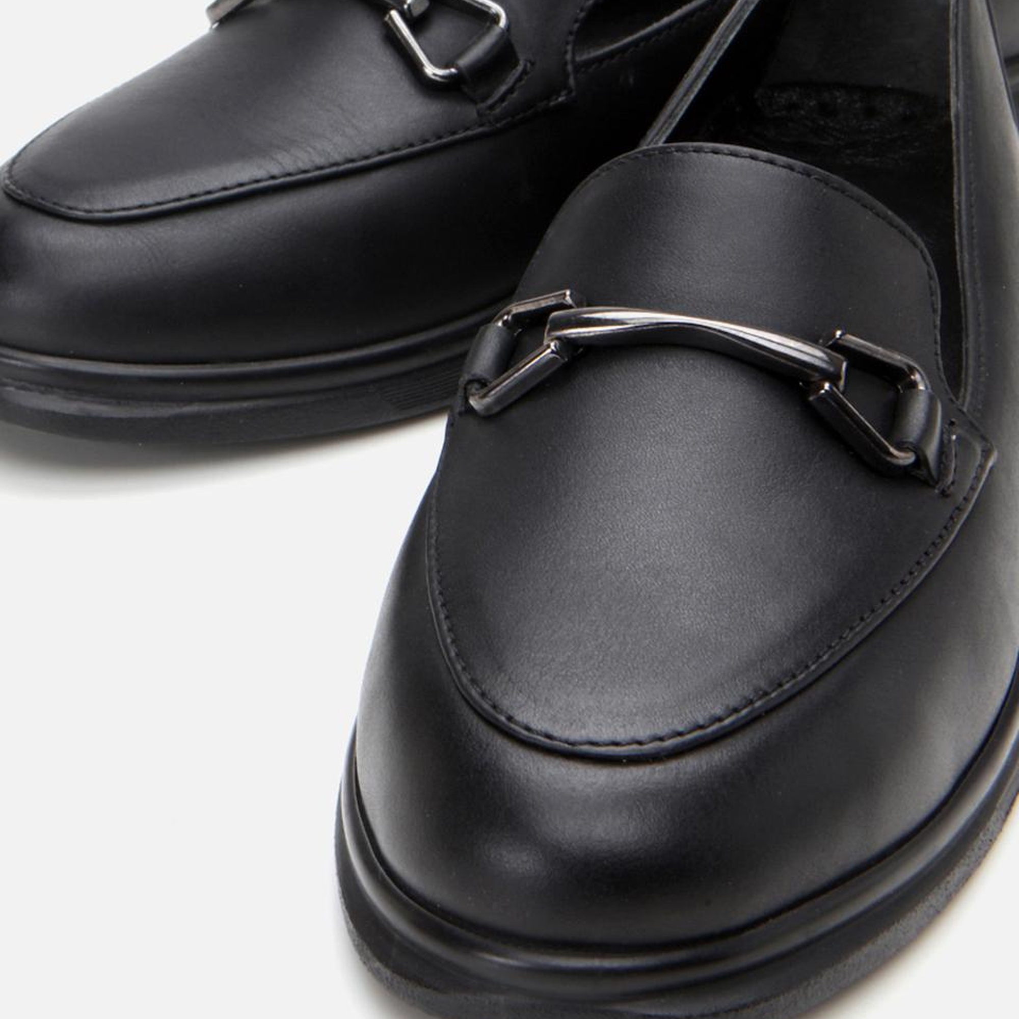 Kadın Deri Siyah Tokalı Günlük Loafer